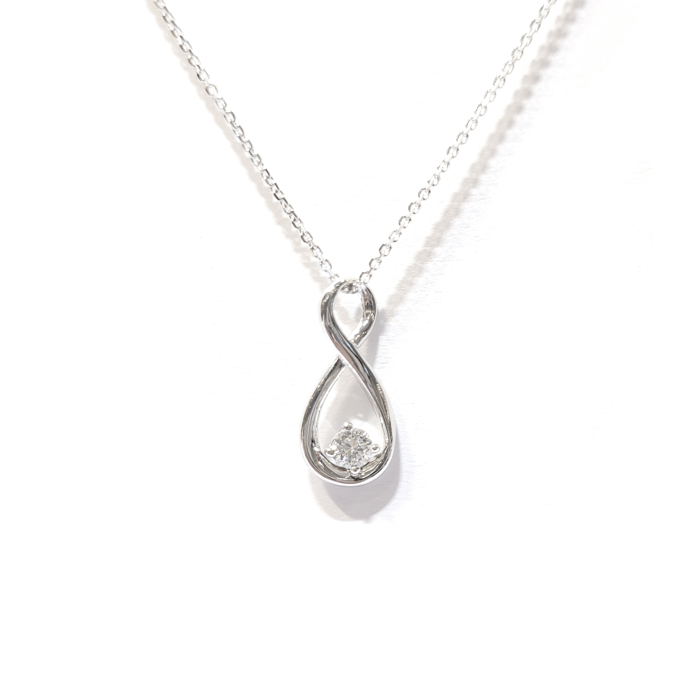 18K白金天然鑽石吊墜