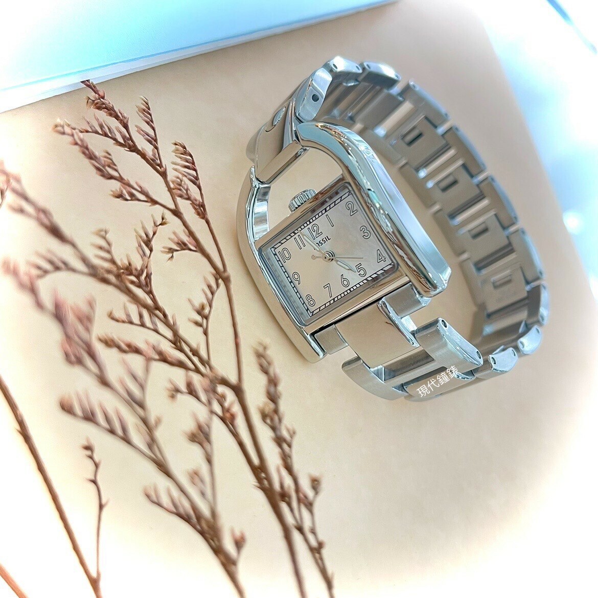 【FOSSIL】馬鞍典雅造型腕錶 ES5326 28mm 現代鐘錶