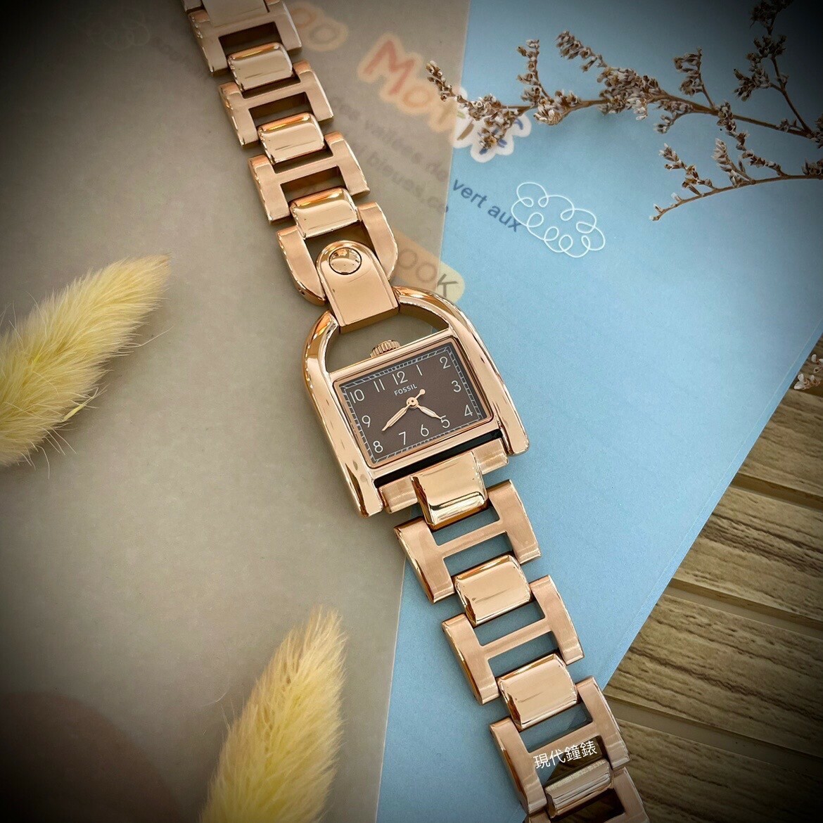 【FOSSIL】馬鞍典雅造型設計腕錶 ES5328 28mm 現代鐘錶