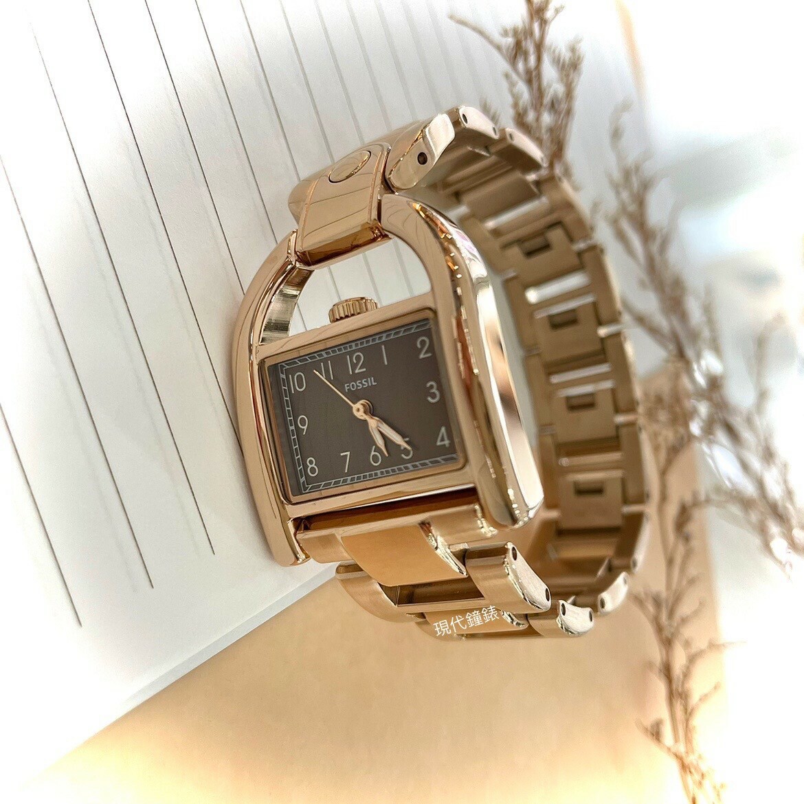 【FOSSIL】馬鞍典雅造型設計腕錶 ES5328 28mm 現代鐘錶