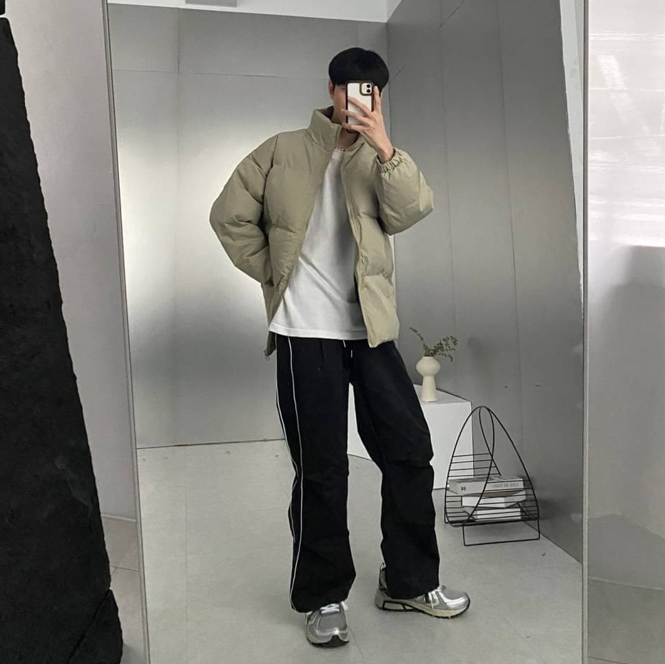 男模穿著韓版鋪棉麵包外套酪梨綠全身照
