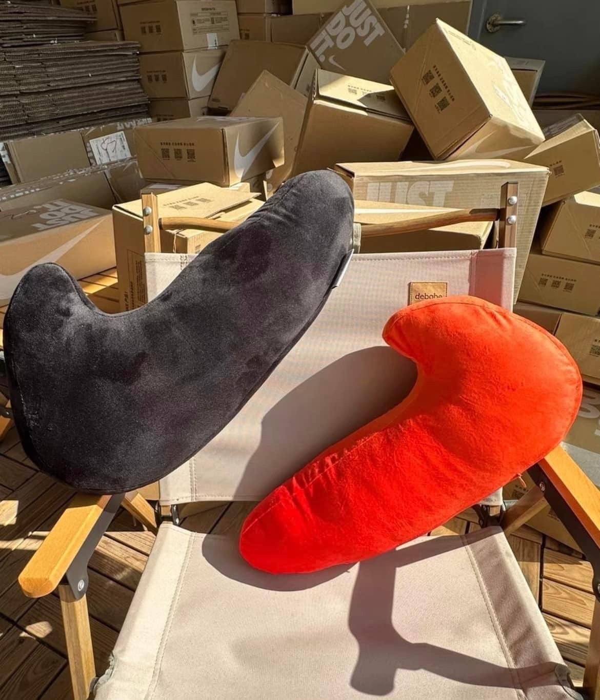 【NIKE】現貨 NIKE SWIOSH 大勾勾抱枕 抱枕