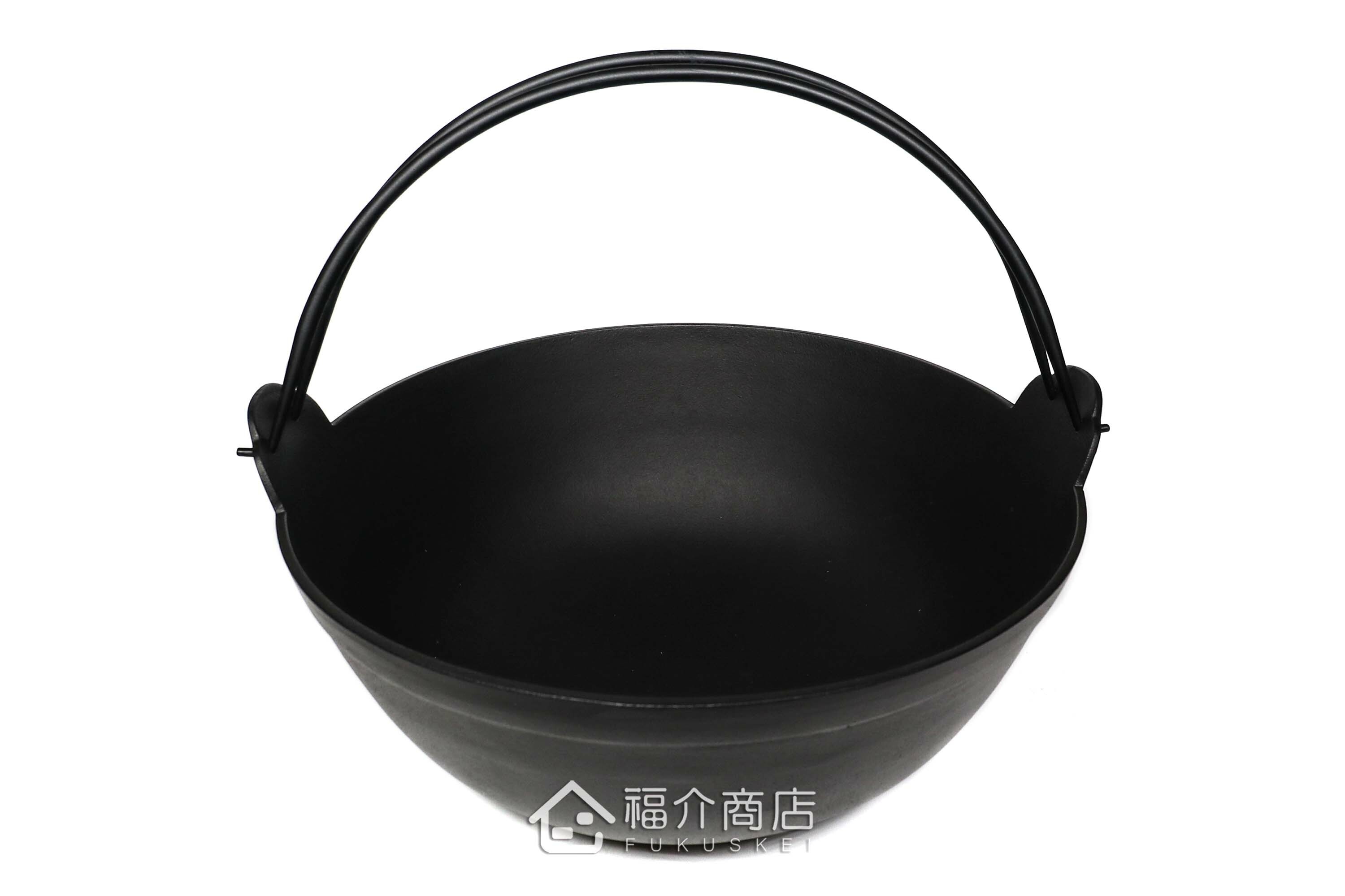 煮火鍋或湯的黑色鑄鐵鍋