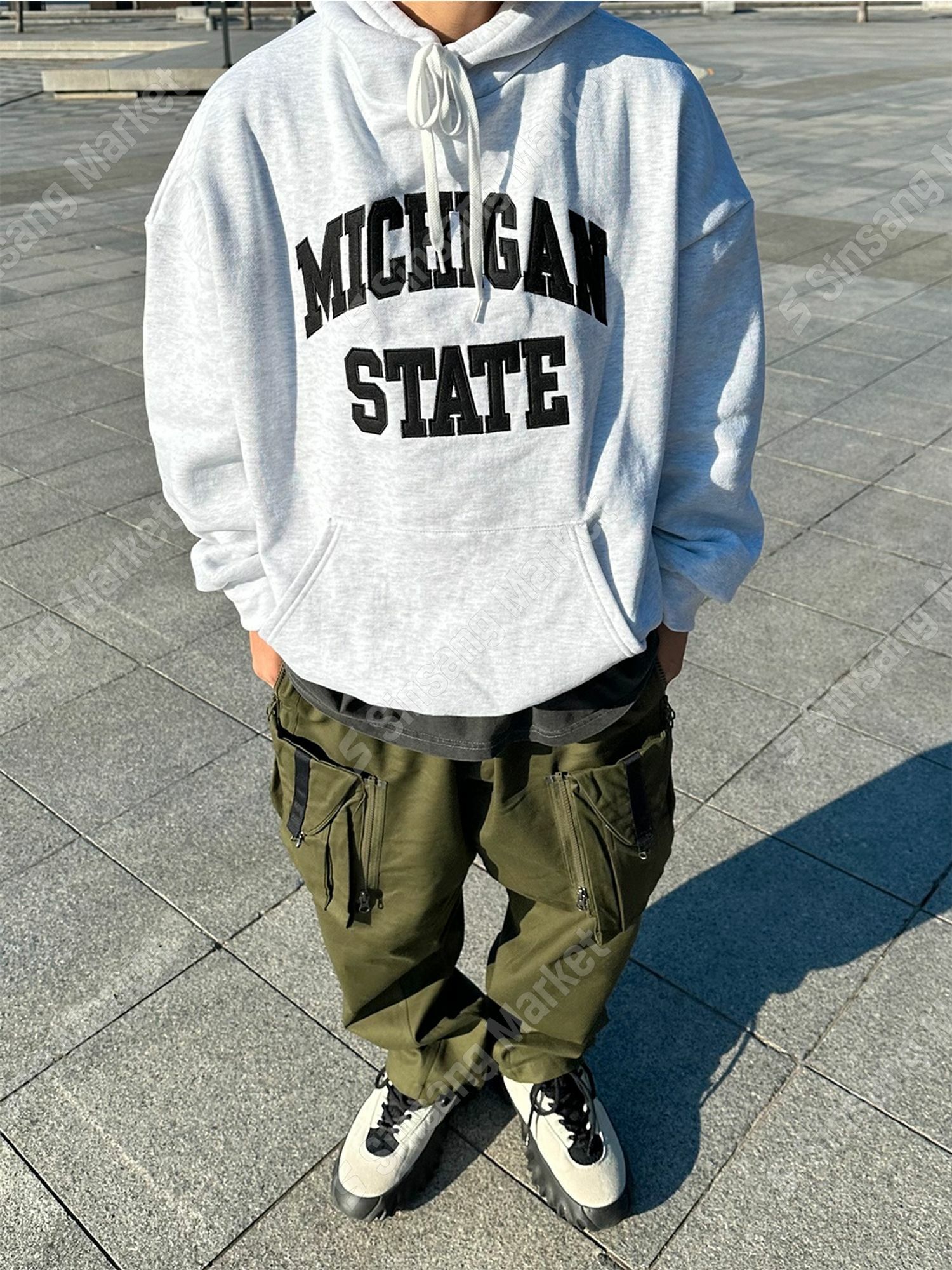 密歇根刺繡補丁拉絨連帽T恤