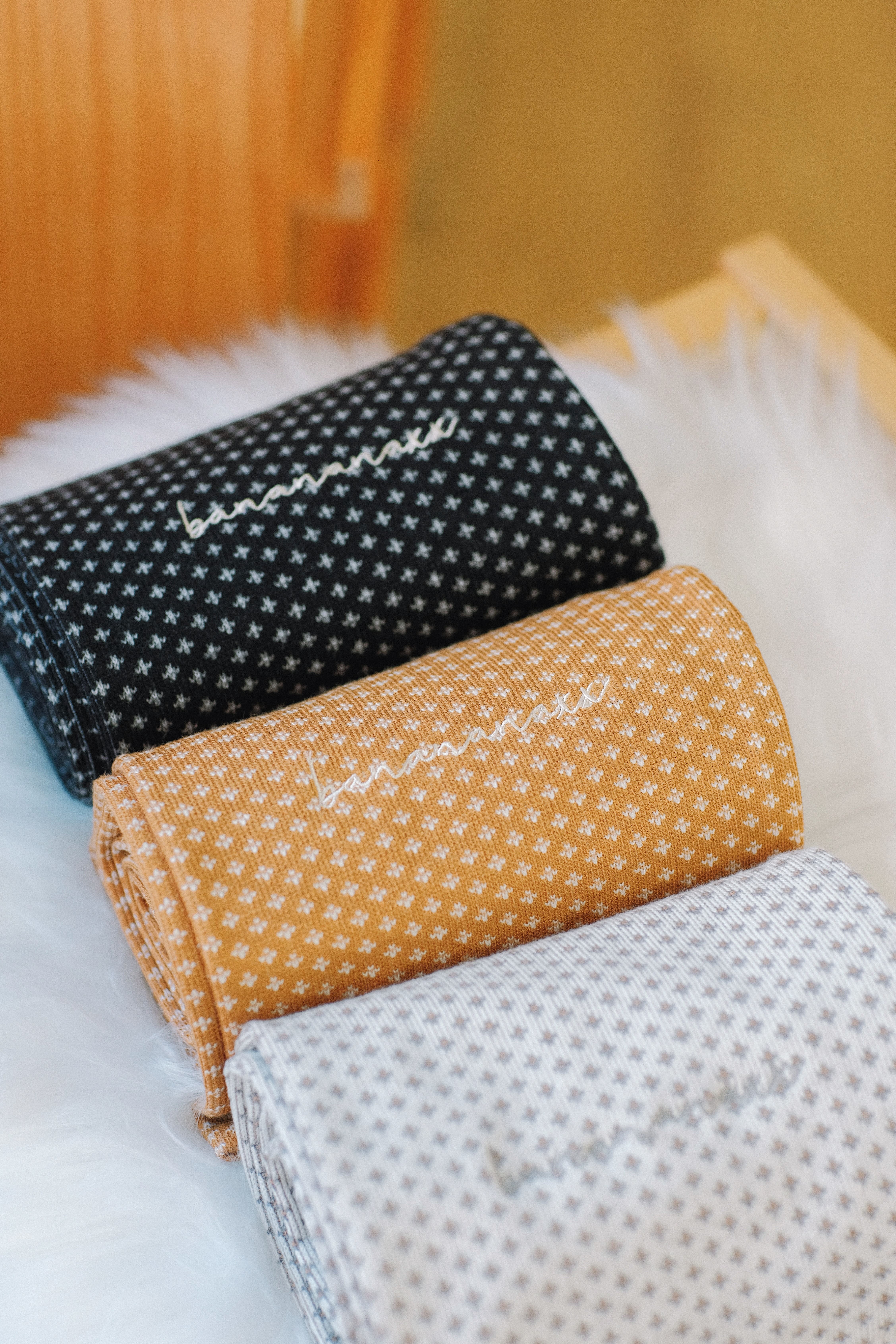 三色／法式小花刺繡頸巾／French Flower Embroidery Scarf