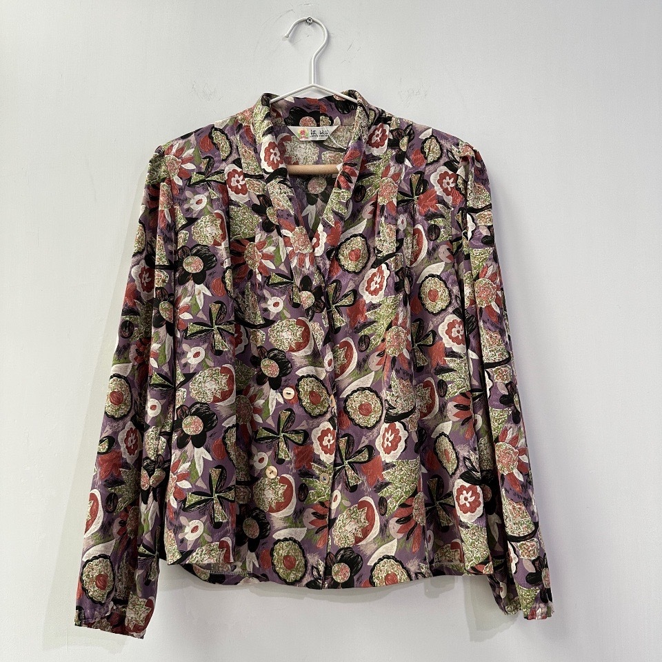 光澤感紫色可愛花花上衣