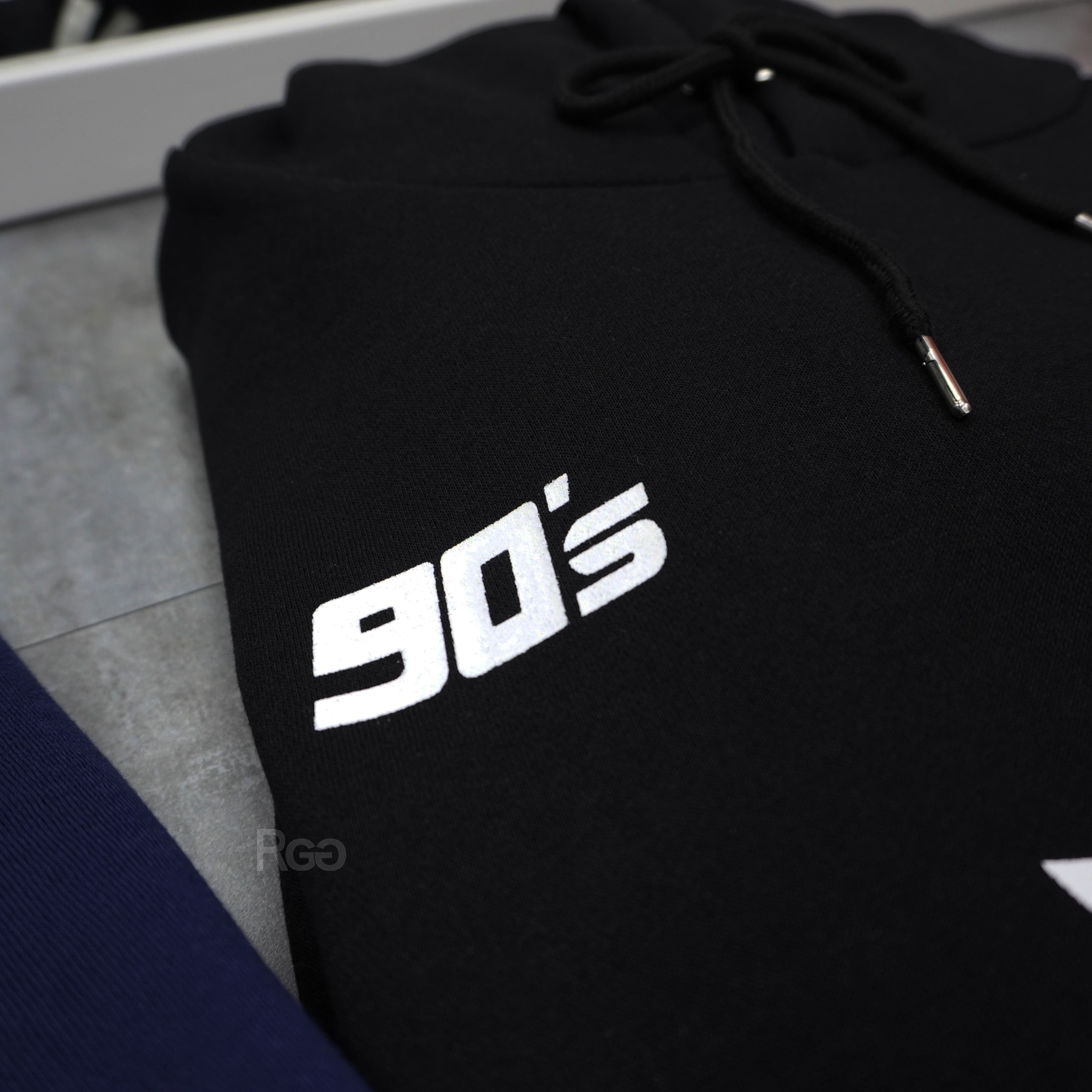 Speed 賽車風刷毛帽T正面黑色細節