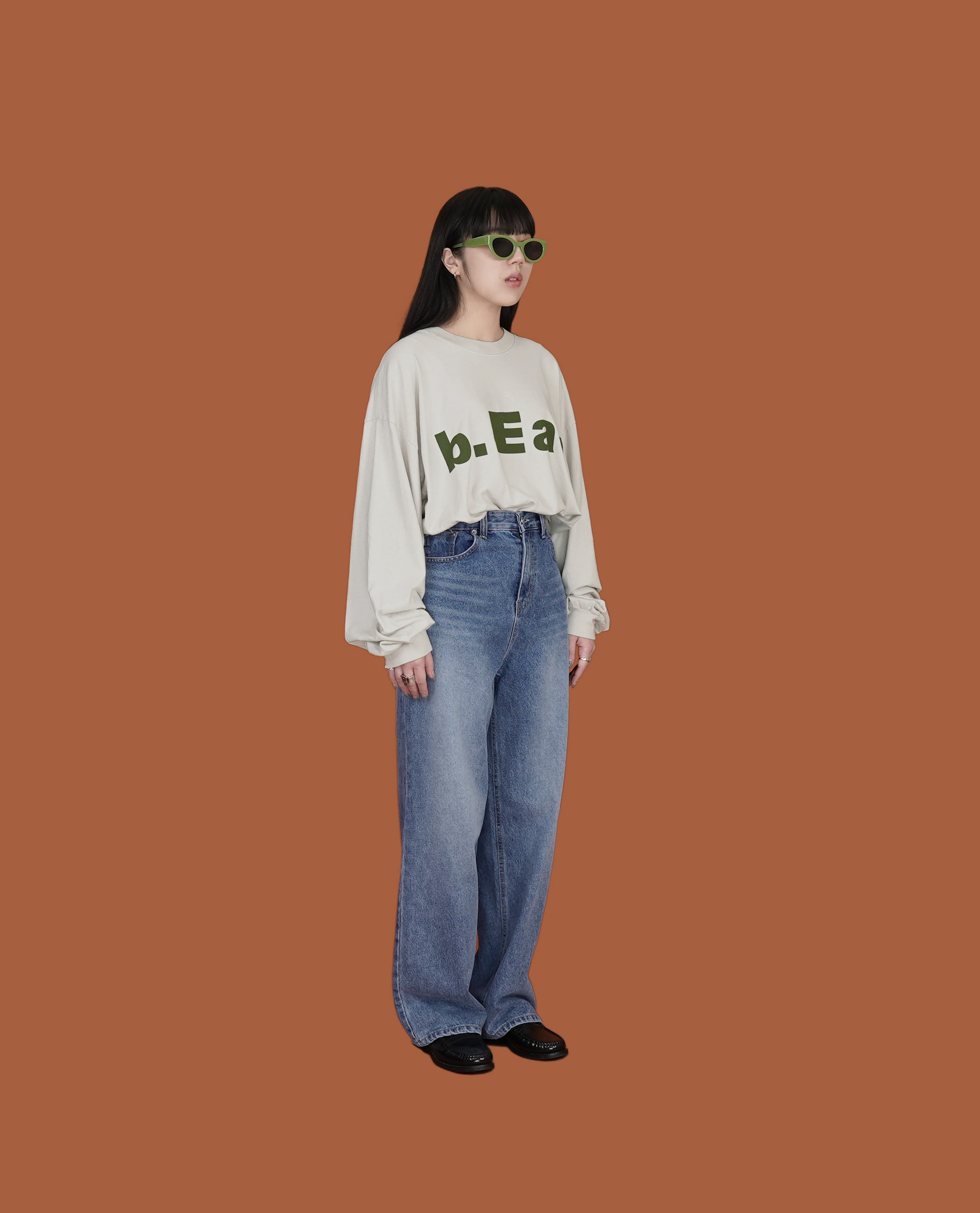 背後斜腰寬直筒牛仔