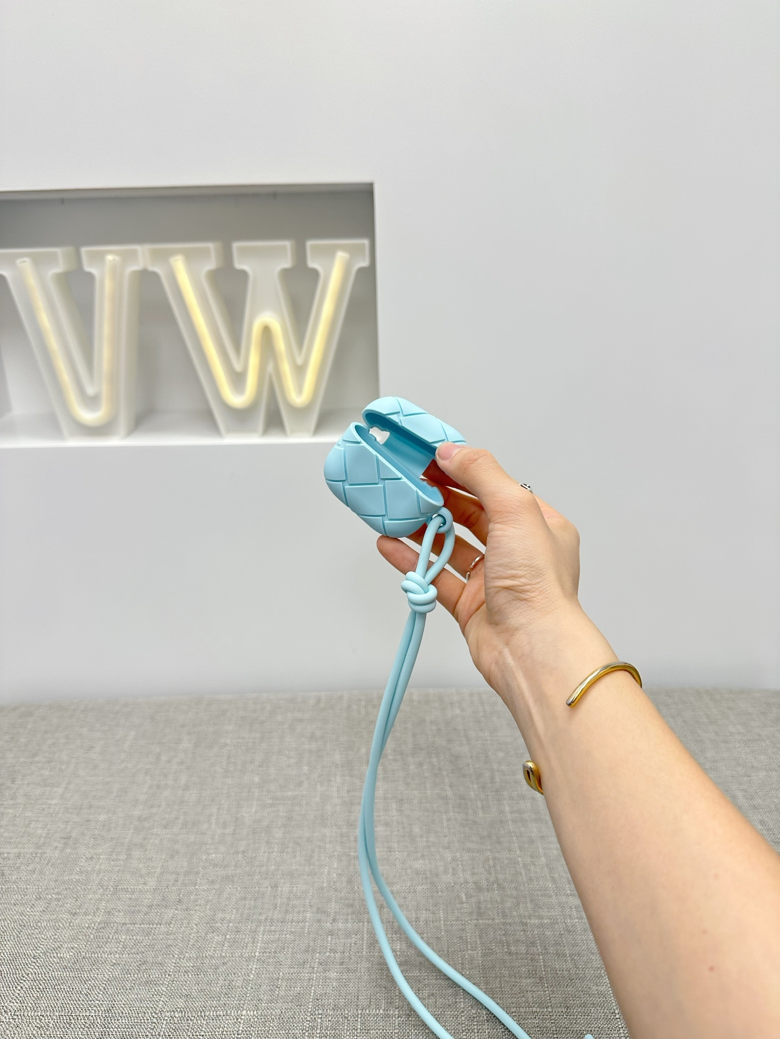 Outlet BV Airpods Case