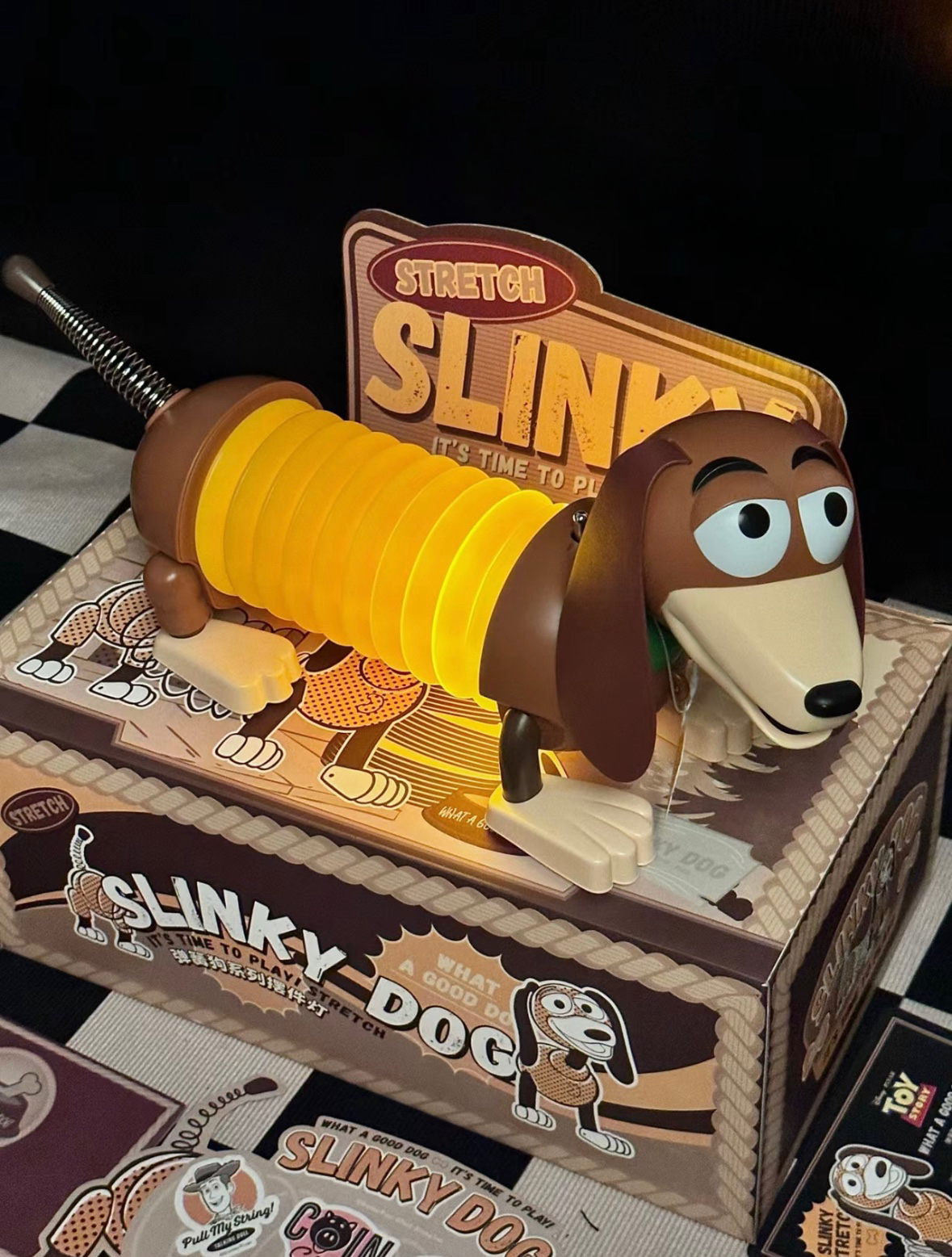 Disney 迪士尼 正版授權 玩具總動員 彈簧狗夜燈 公仔 皮克斯 居家擺飾 可調節亮度/預購