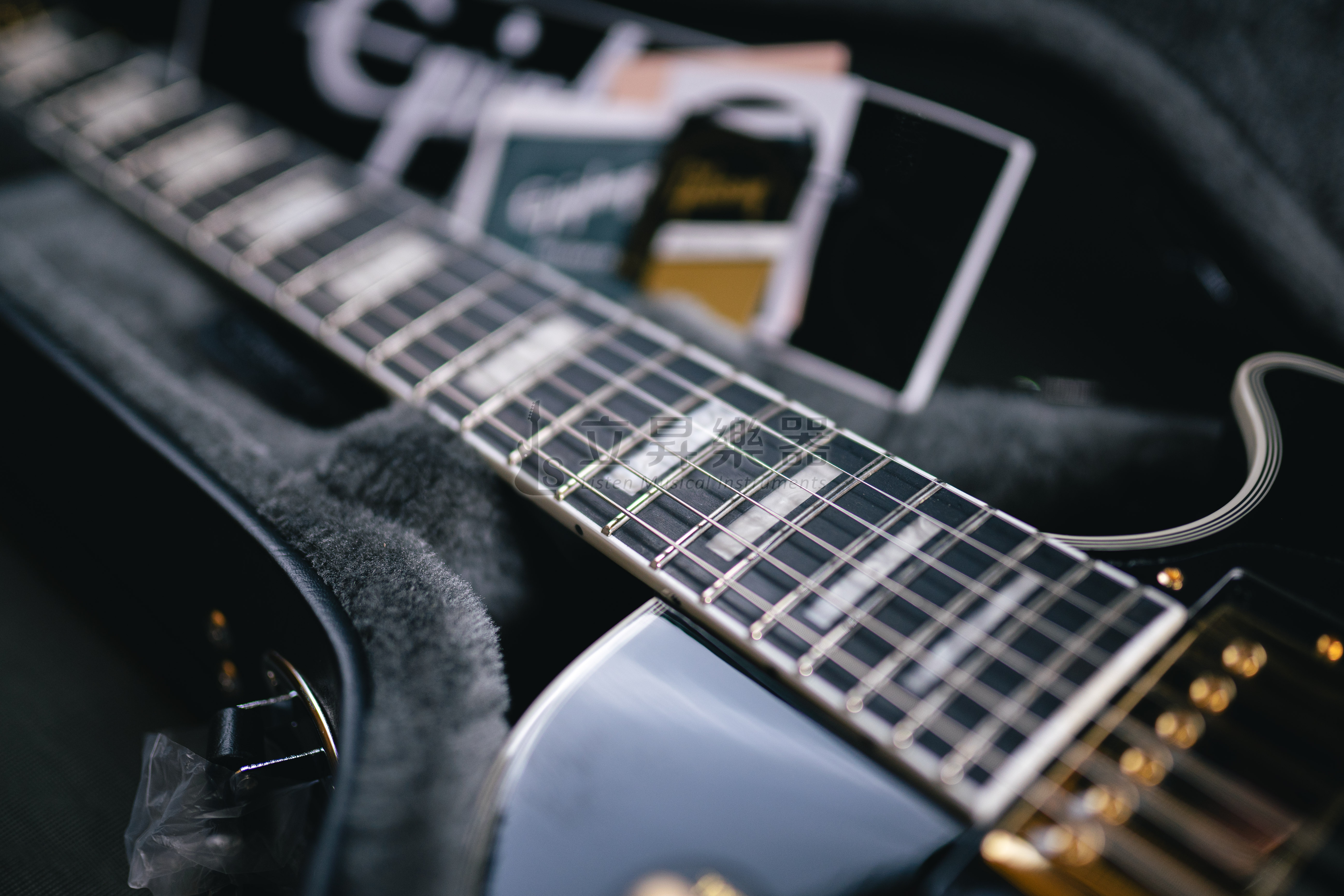 Epiphone Epiphone Les Paul Custom Ebony 電吉他 黑金色 附加厚琴袋 第 6 張圖片｜三峽吉他 / Bass