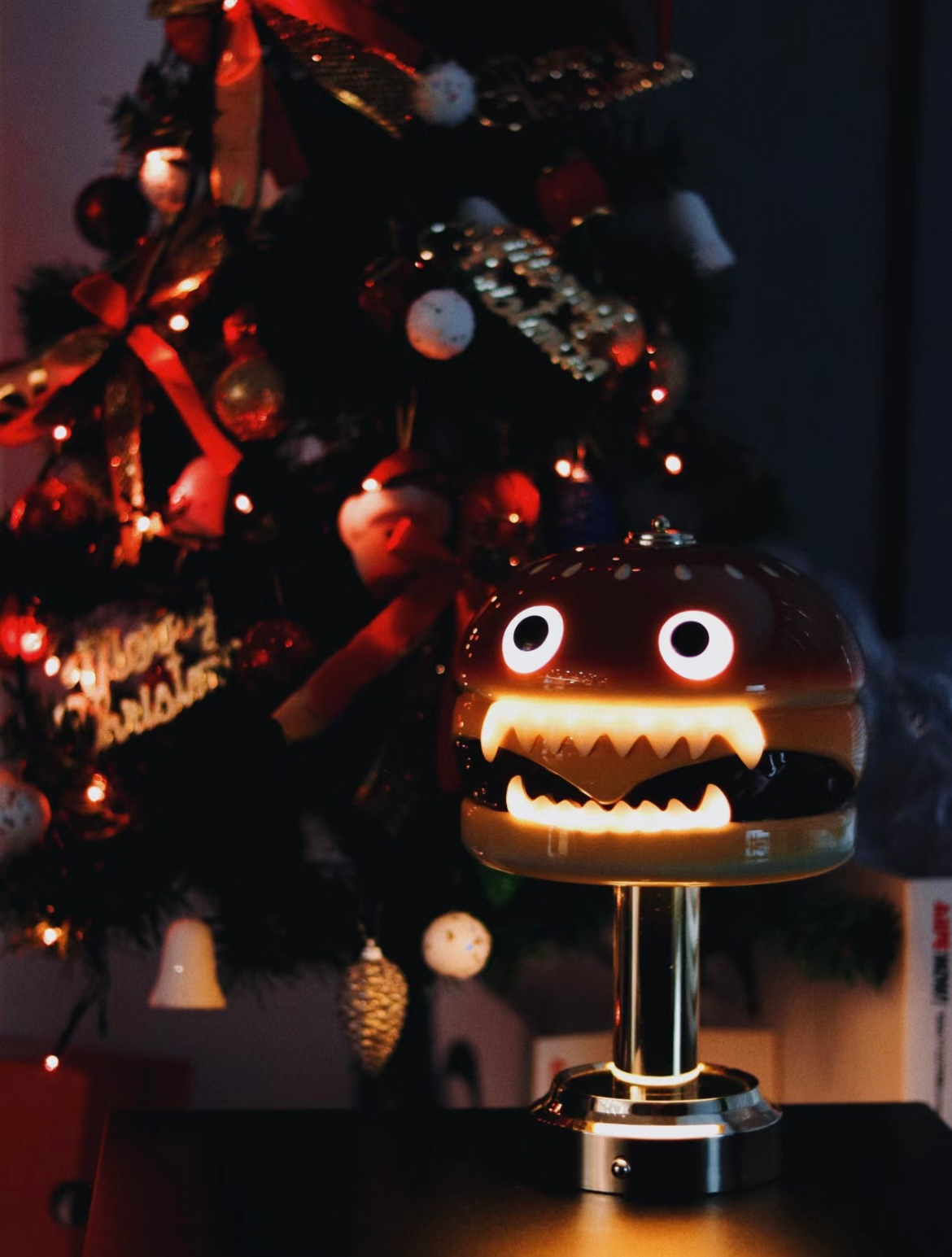UNDERCOVER x Medicom Toy HAMBURGER LAMP 漢堡燈2色 UNDERCOVER x Medicom Toy HAMBURGER LAMP 漢堡燈2色