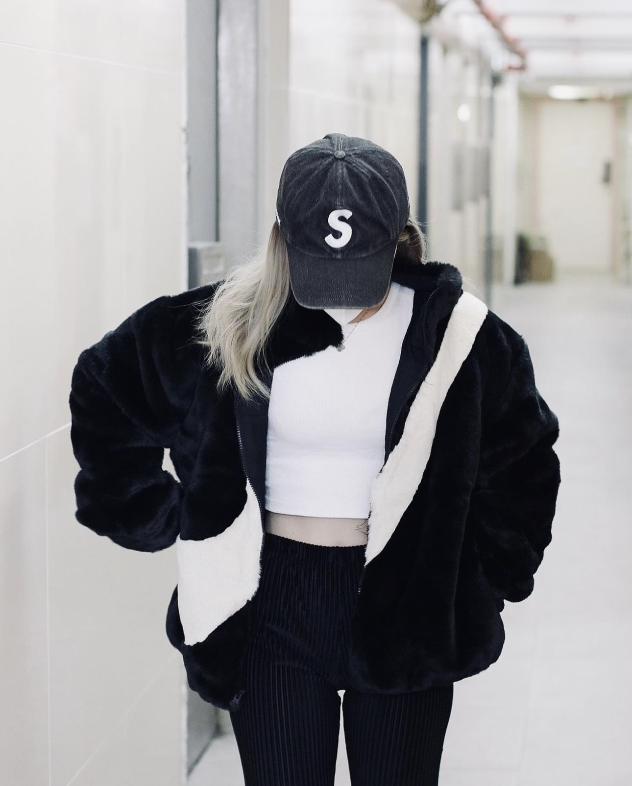 NIKE ファーコート XL 黒/白 NIKE（毛皮/ファーコート）のフリマアイテム一覧
