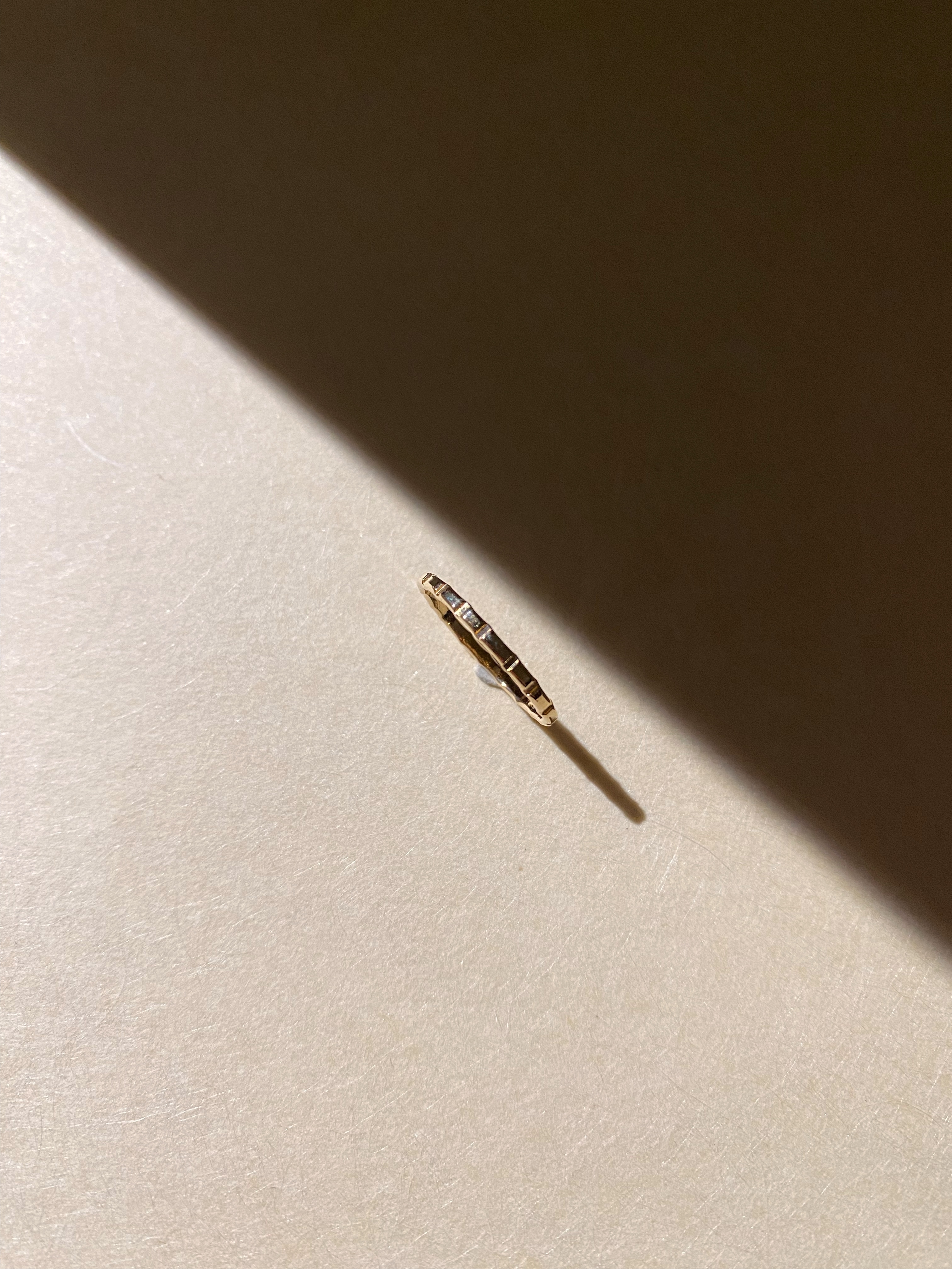 微粗長方格線戒