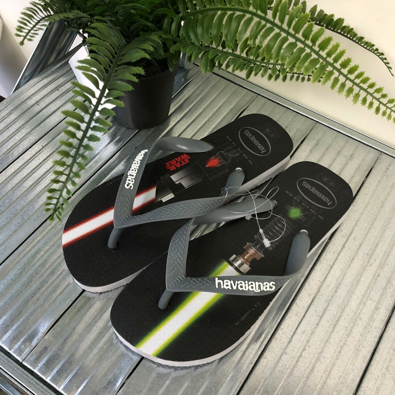 Havaianas 哈瓦仕Star Wars 拖鞋 夾腳拖 星際大戰 惡棍光劍 黑灰 男女款 4135185-3498M