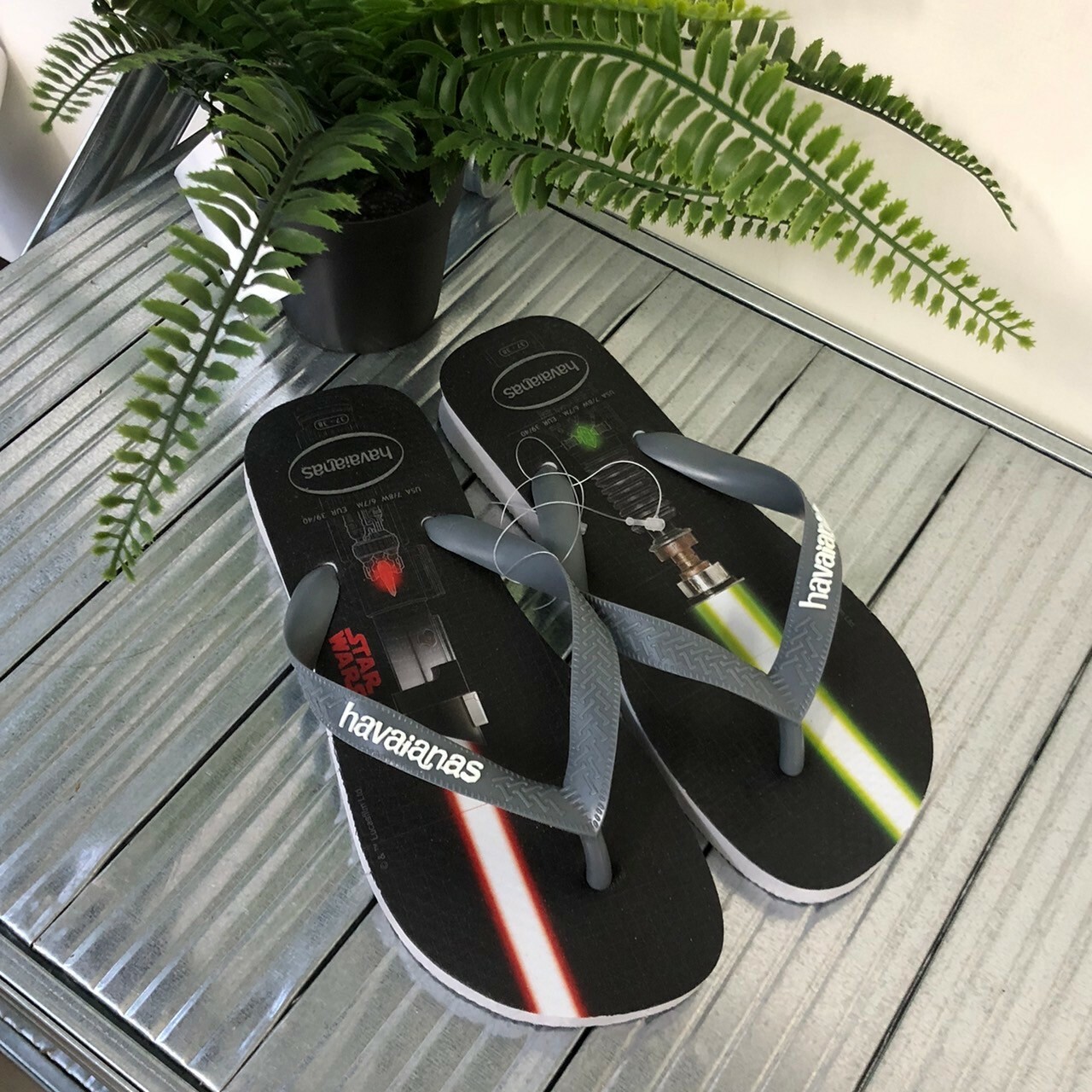 Havaianas 哈瓦仕Star Wars 拖鞋 夾腳拖 星際大戰 惡棍光劍 黑灰 男女款 4135185-3498M