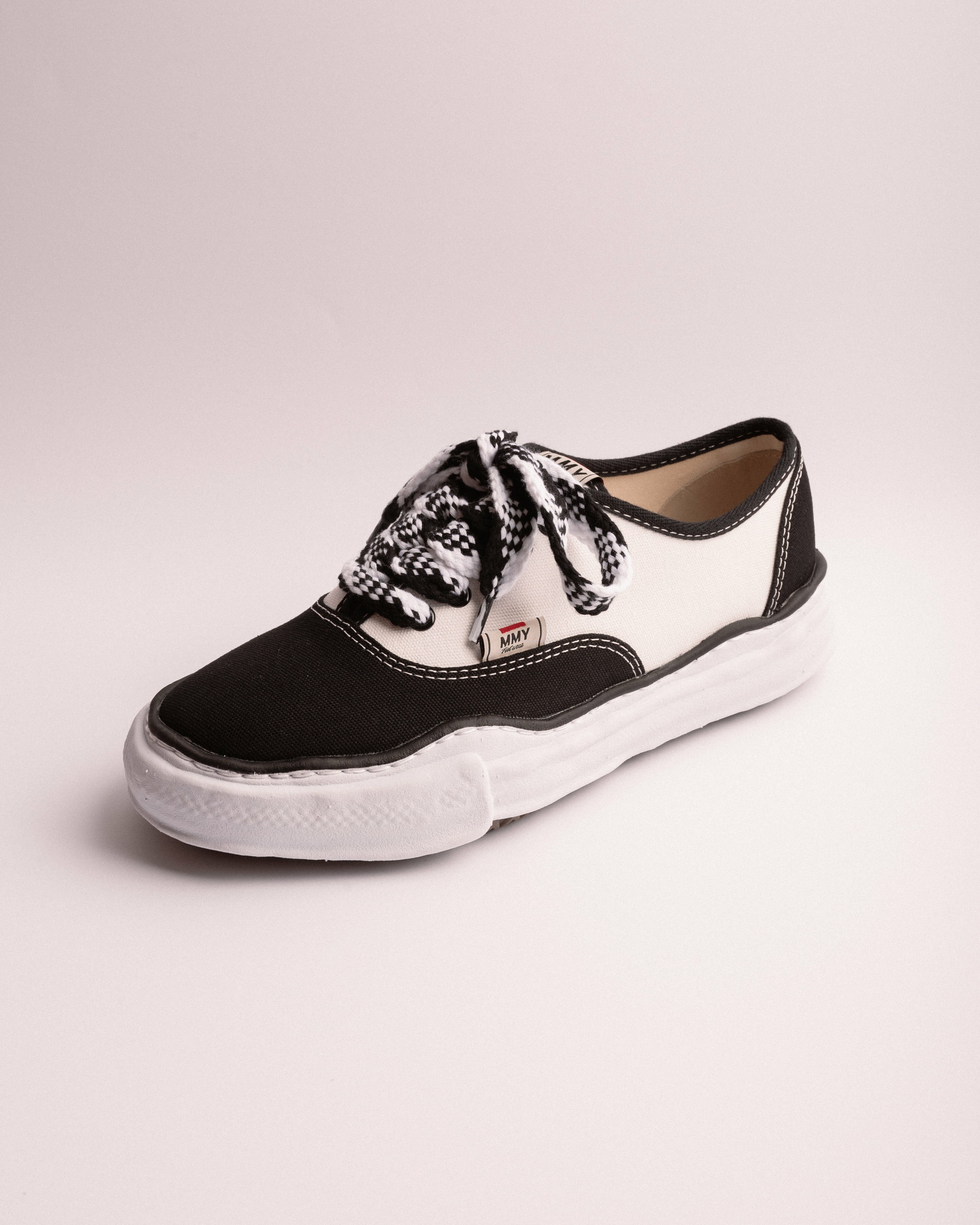 [現貨] MIHARA Baker Canvas Sneaker Black x White | A12FW728