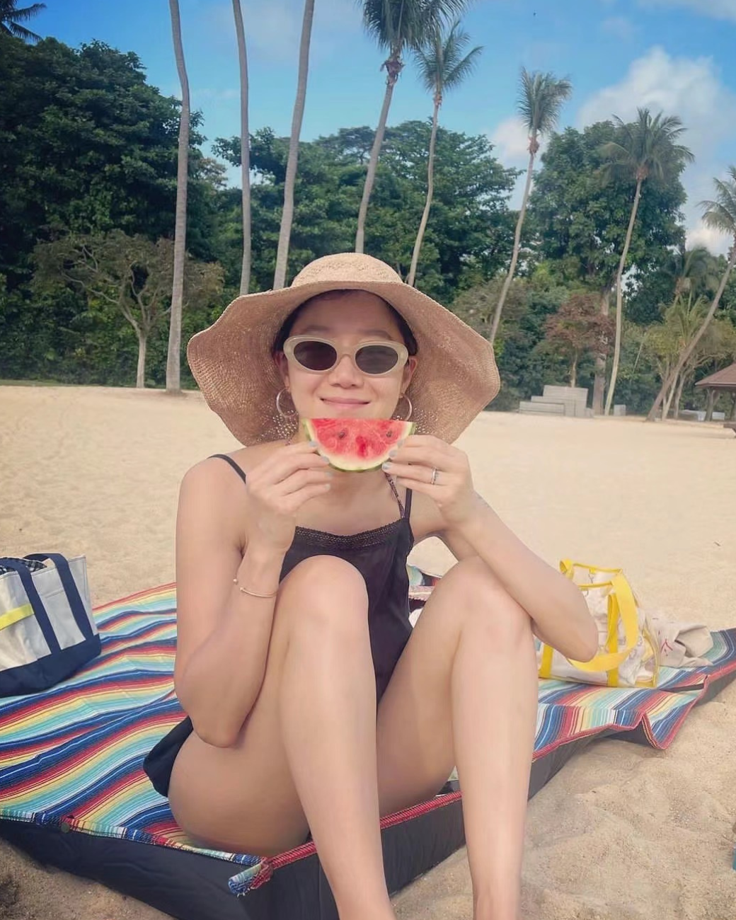 Clean girl aesthetic, clean girl