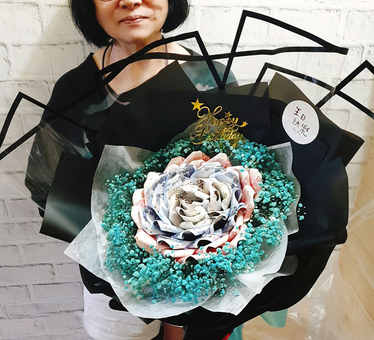 鈔票花束,有錢花,桃園鈔票花束,桃園花店,42張百元鈔票花束,黑色包裝