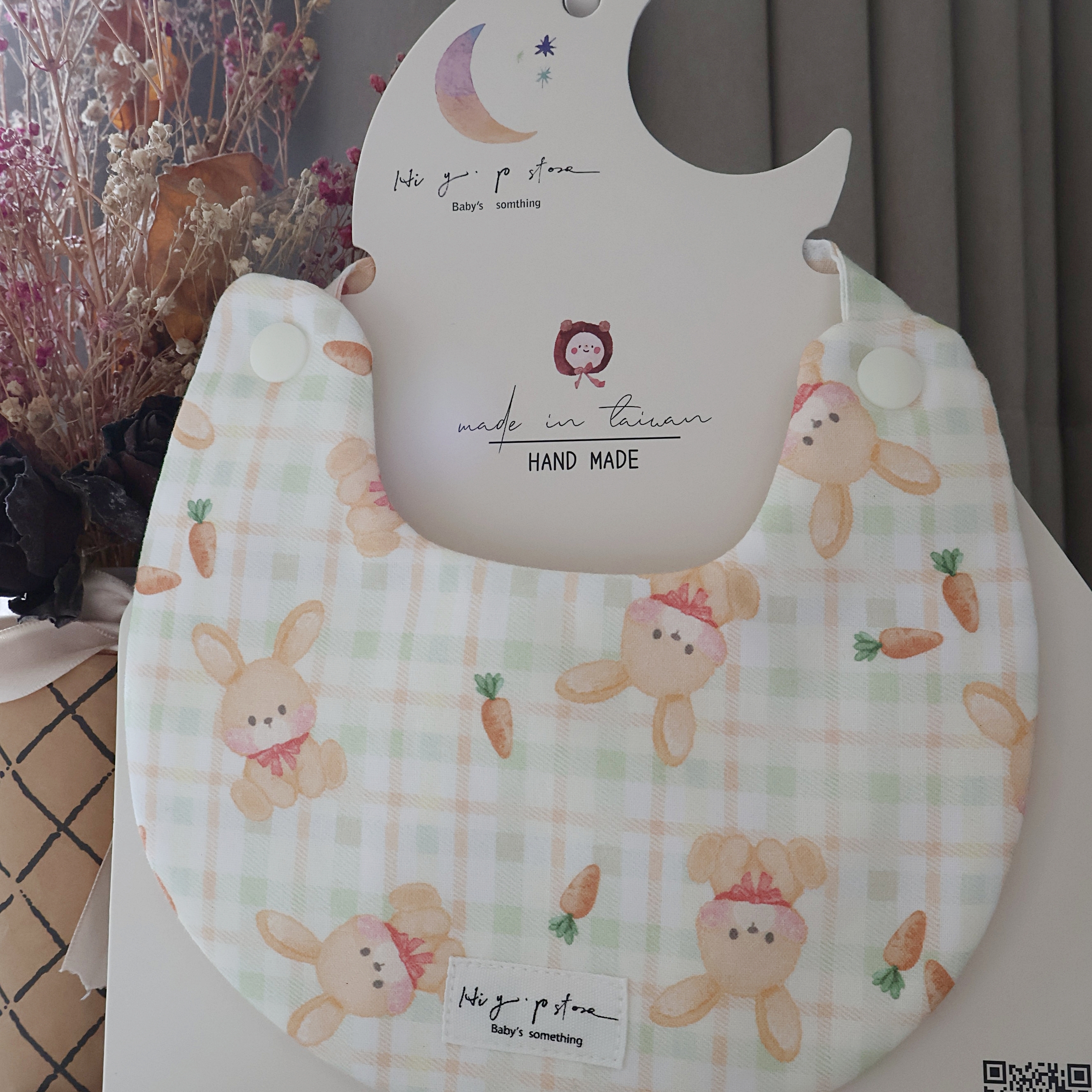 Hi Y.P store-手作圍兜-格紋小兔