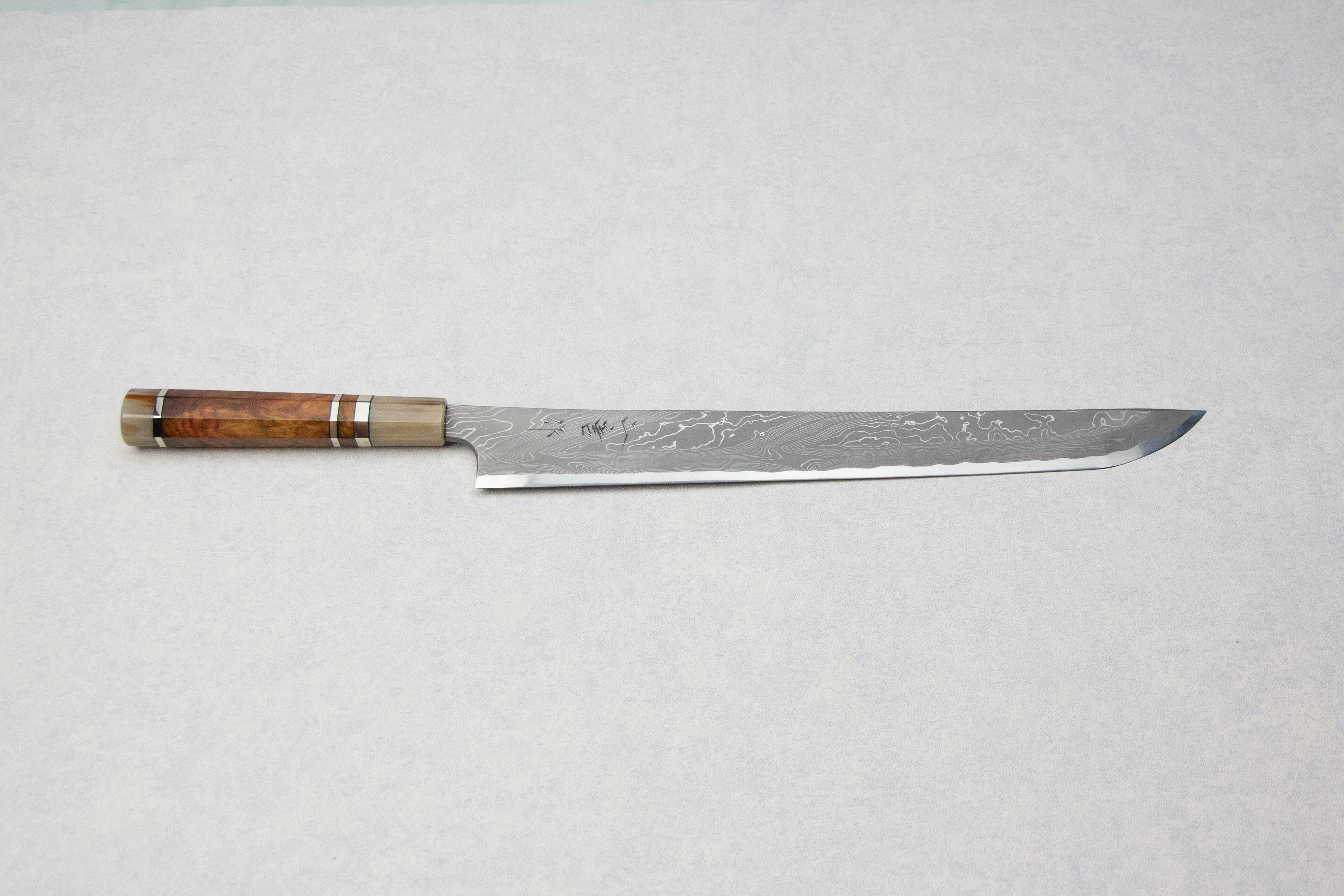 二唐青二鋼扭紋先丸柳刃360 mm ***刀條*** (圖例為「花梨木白水牛角