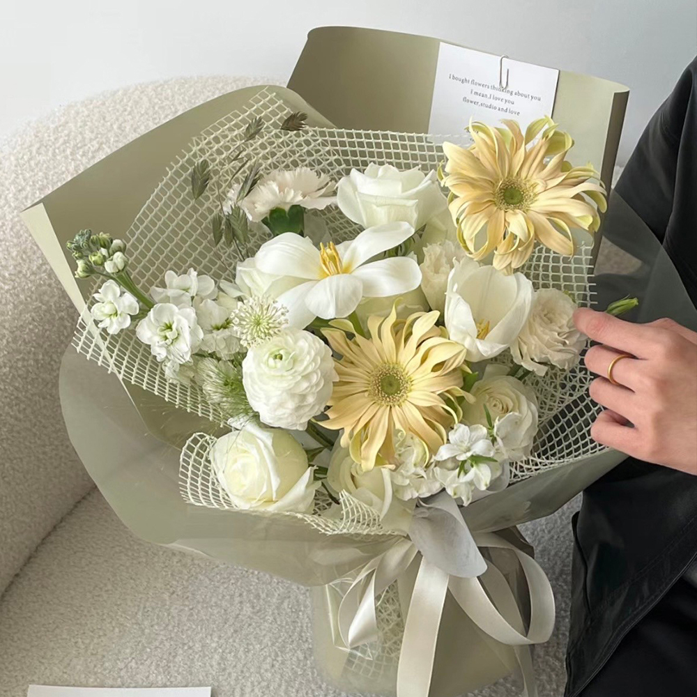 晨霧山間 鮮花花束