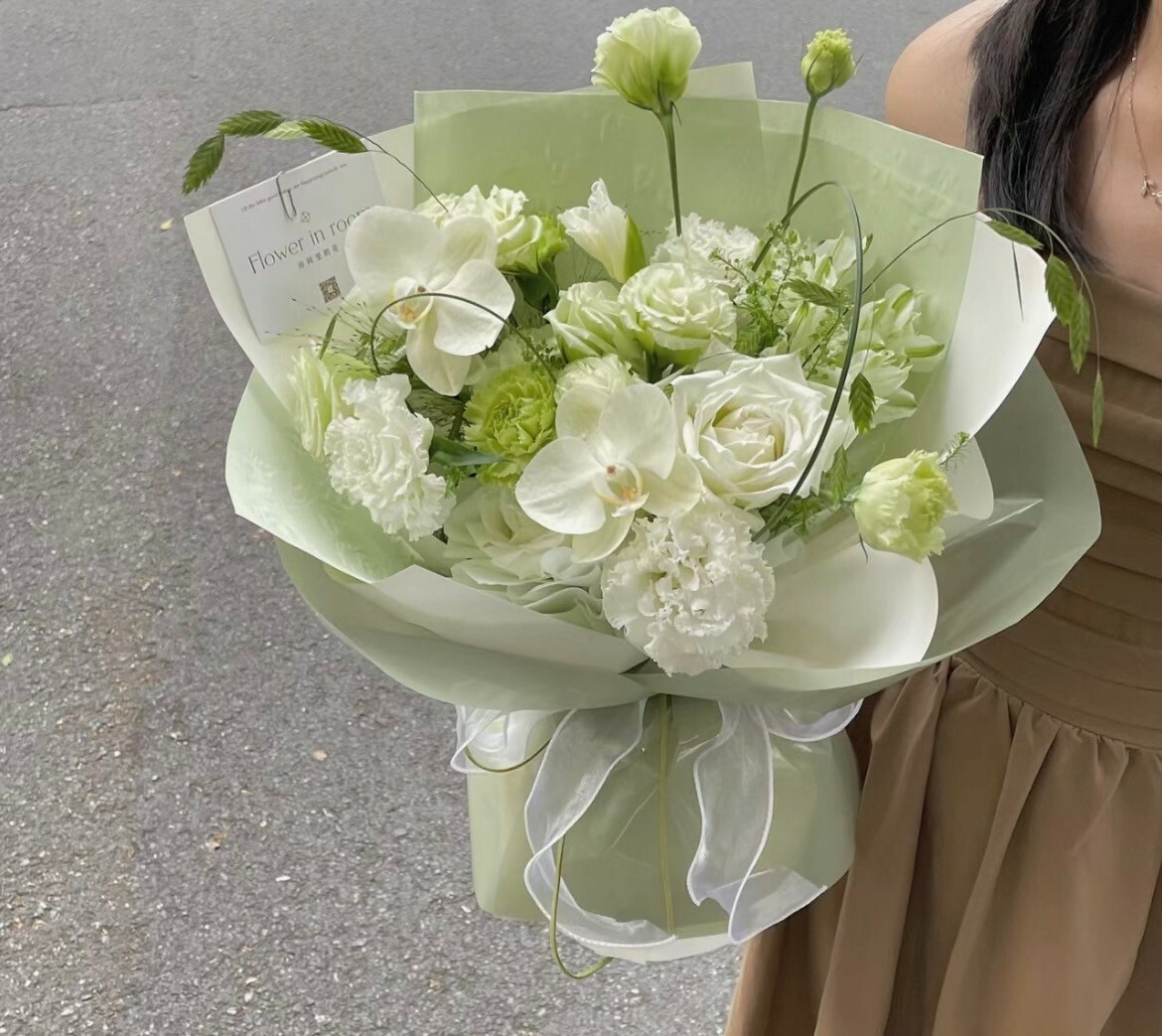 白綠色系自然風 鮮花花束