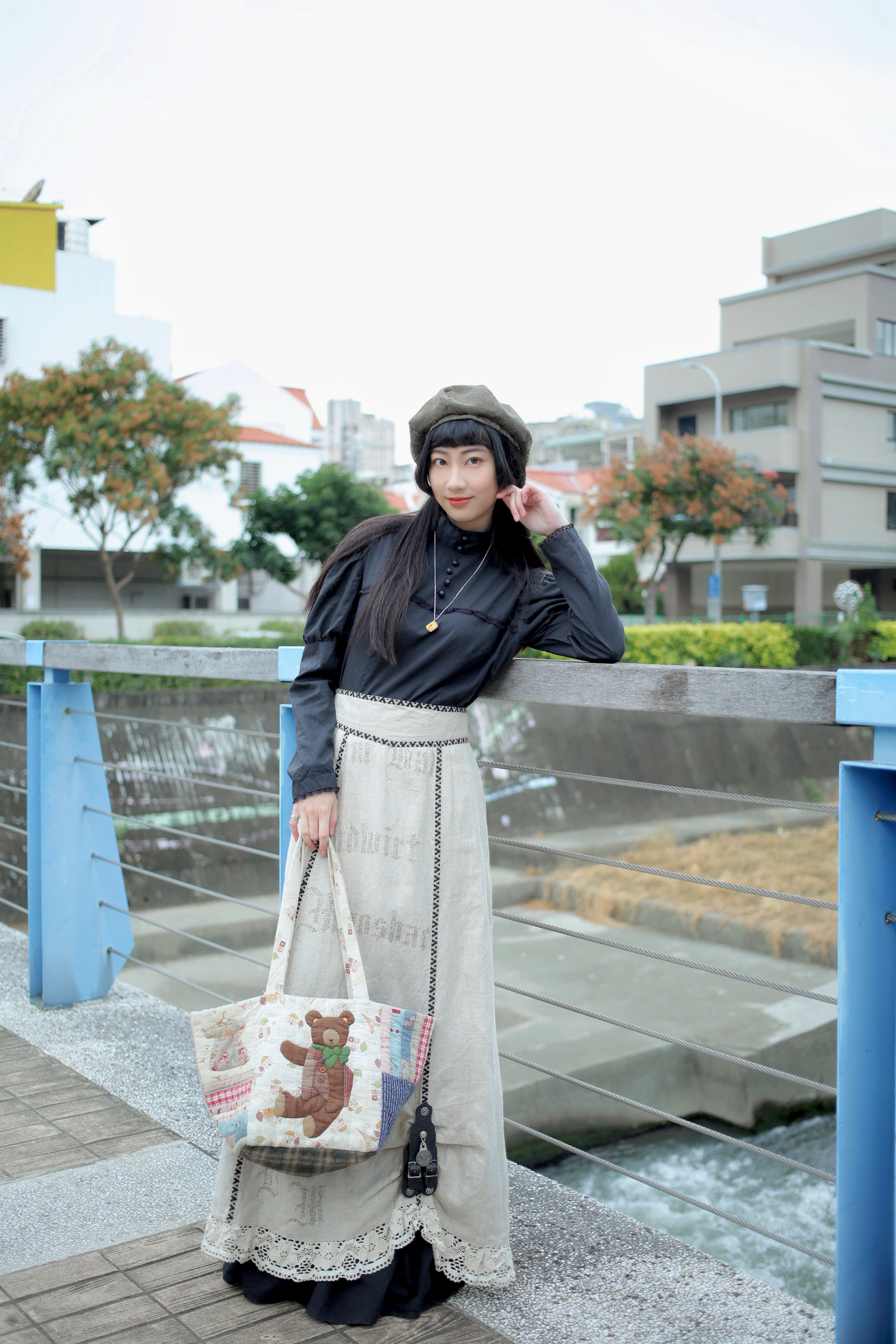 Vintage Skirts / 裙擺抓摺皮扣造型半裙