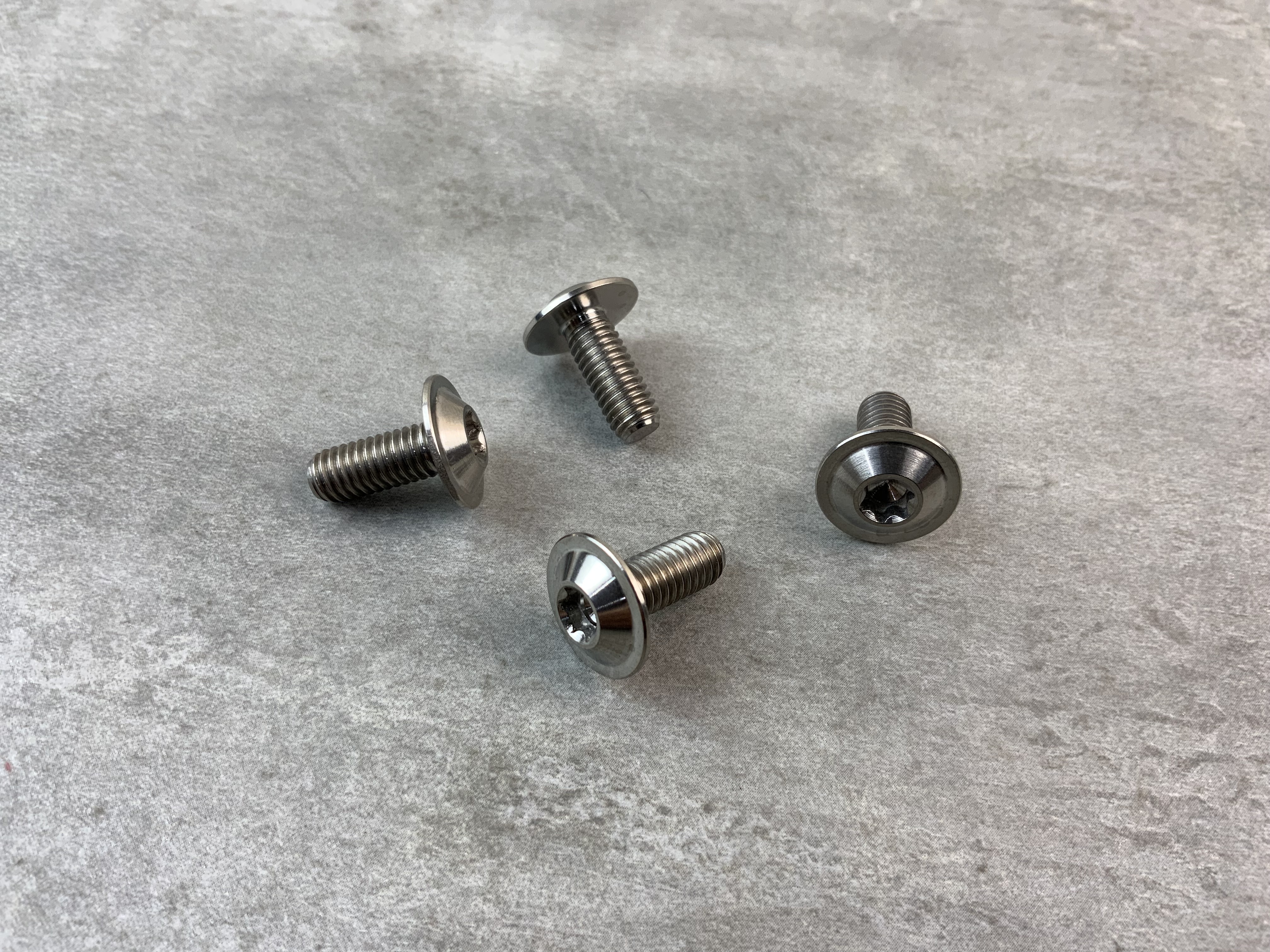 【YX部品】鈦合金 大牌螺絲 星型內六角 薄型大頭螺絲 M6x15