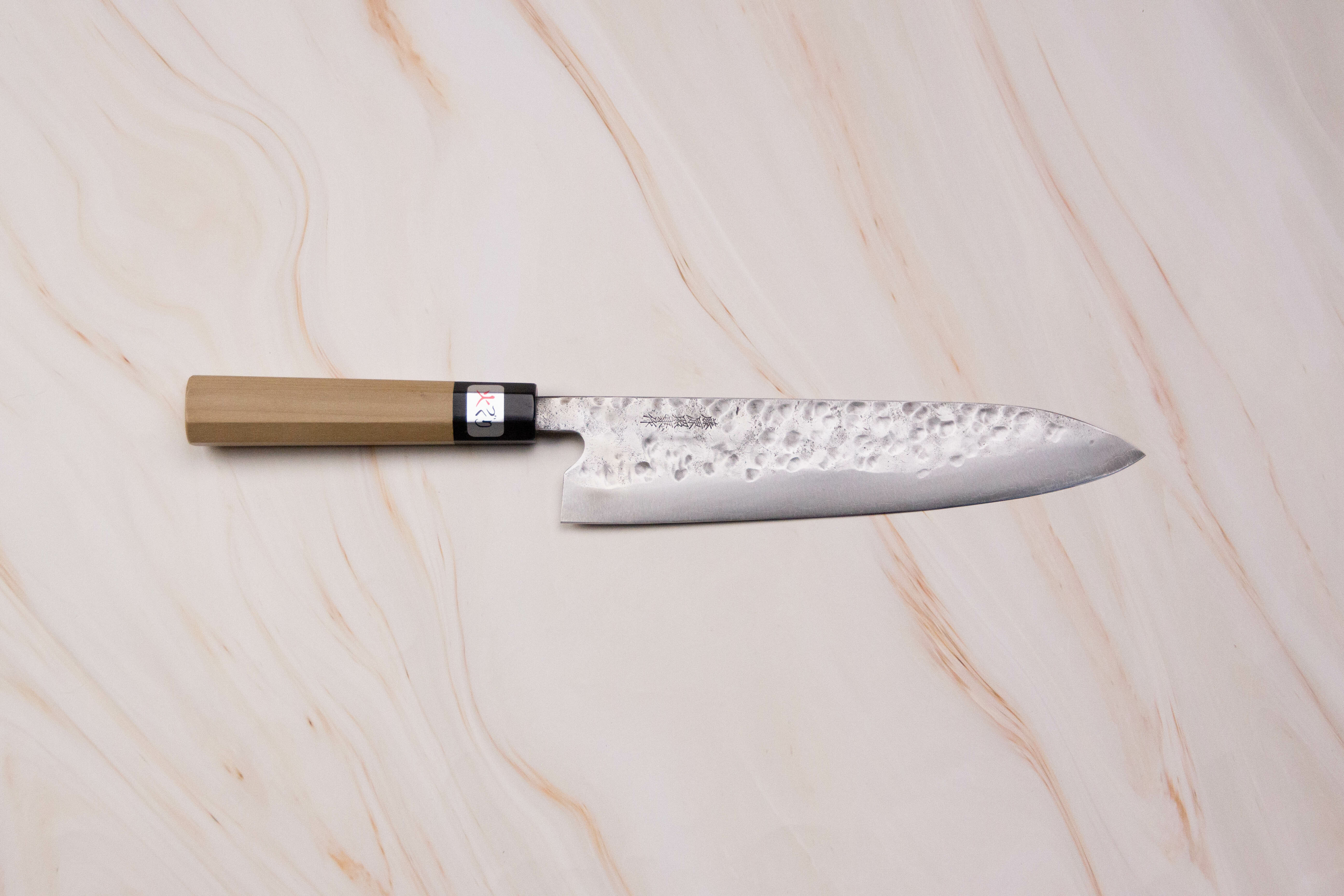 藤原照康作 TERUYASU FUJIWARA 幻の名刀白一鋼 牛刀 210mm 藤原 照康 幻の名刀 白一鋼 梨地鎚目 牛刀包丁 210mm 黒合板柄