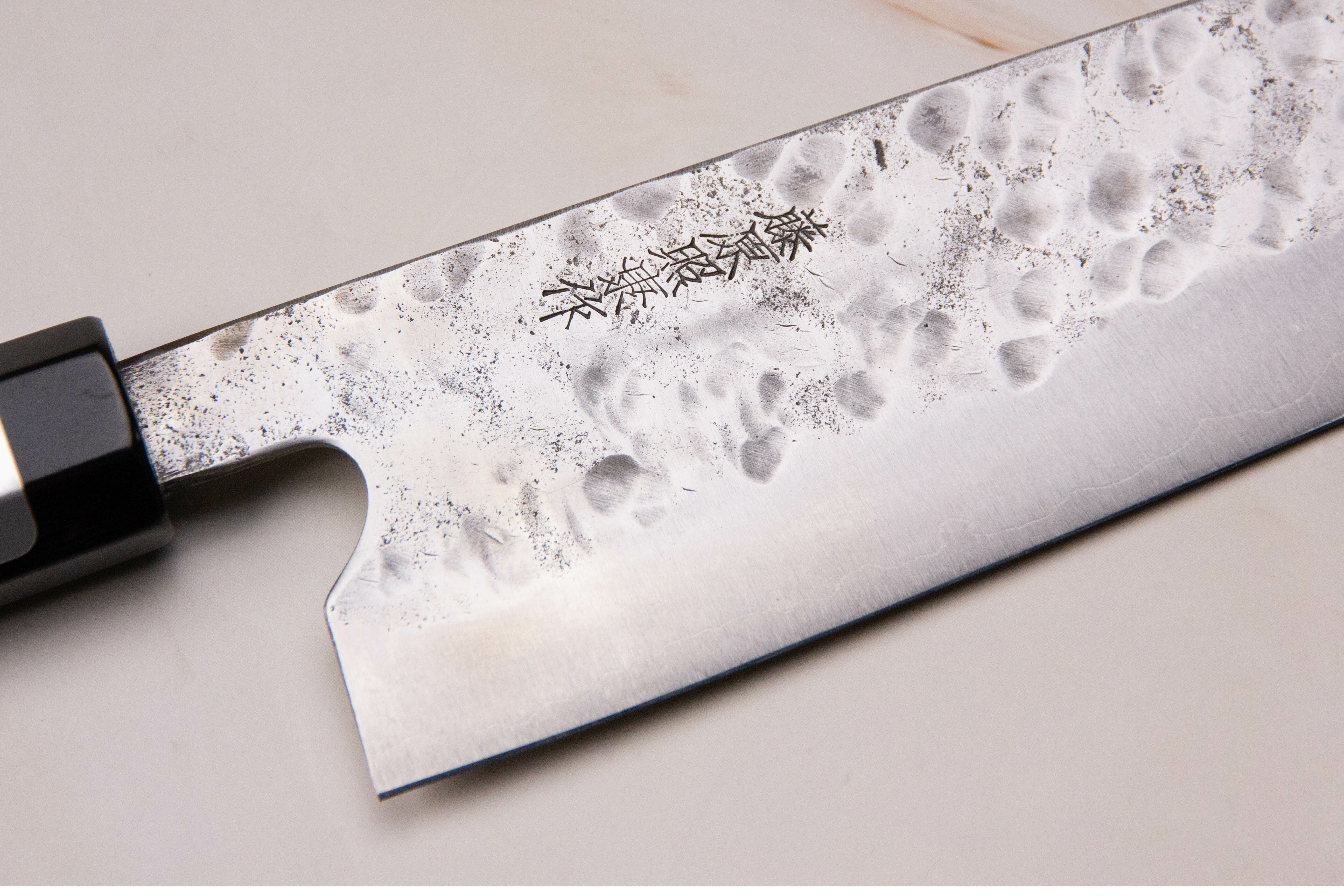 藤原照康作 TERUYASU FUJIWARA 幻の名刀白一鋼 牛刀 210mm 藤原 照康 幻の名刀 白一鋼 梨地鎚目 牛刀包丁 210mm 黒合板柄