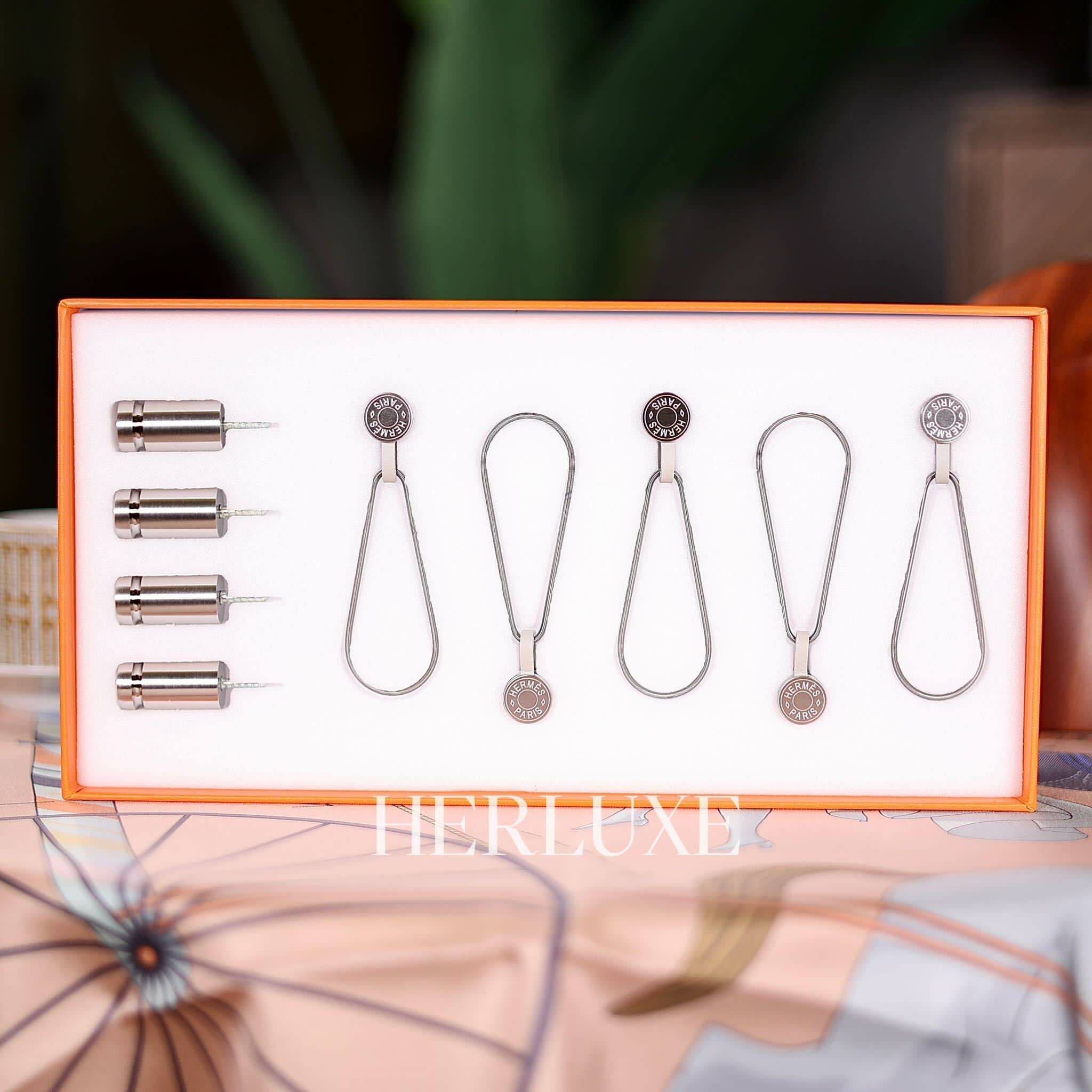 Scarf display system