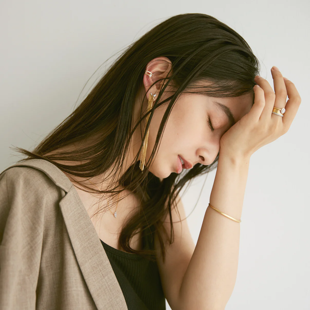 Float Cuff / Pearshape Diamond