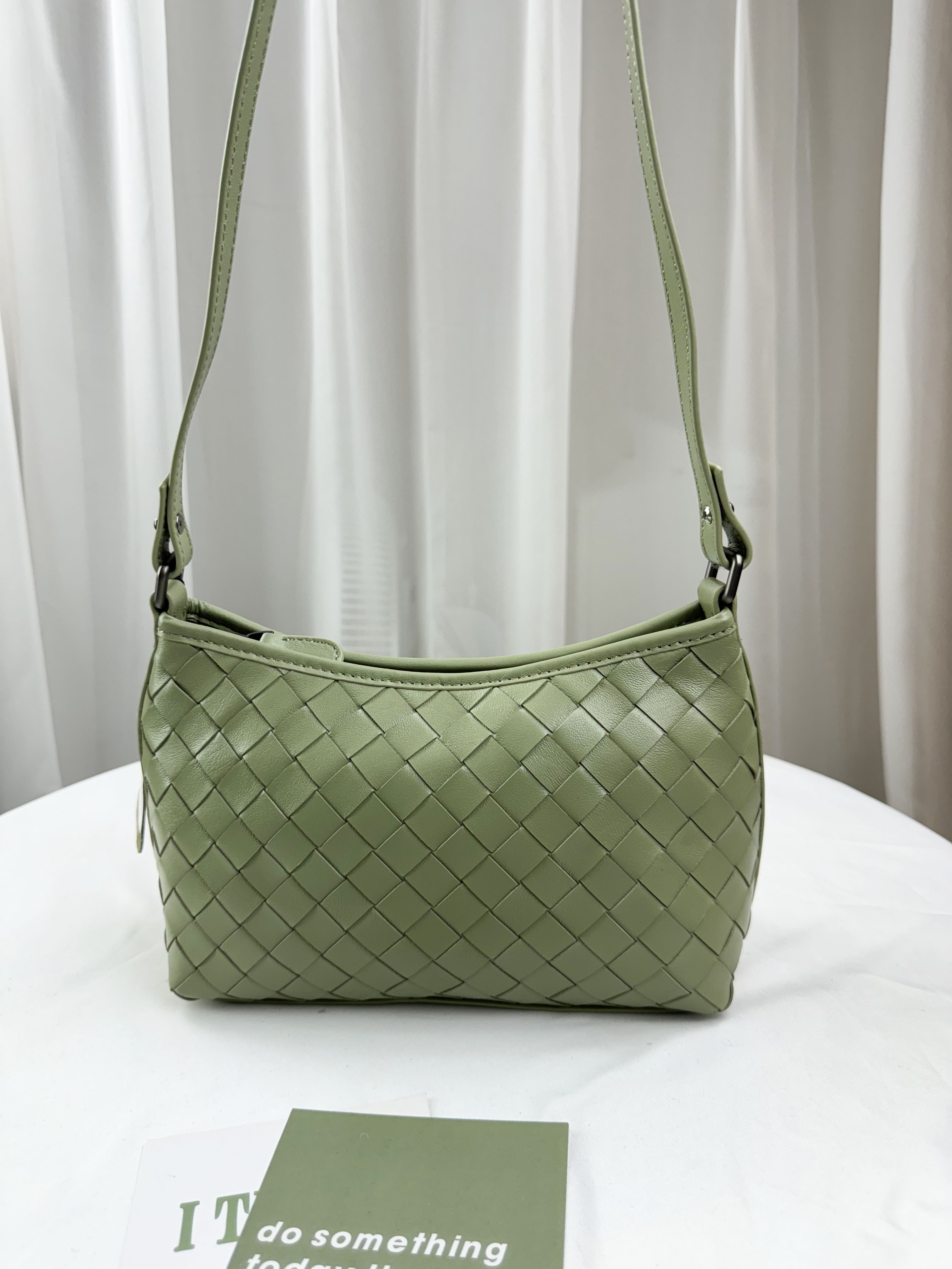 酪梨綠 細編織真皮牛皮側背包 #SM-3016