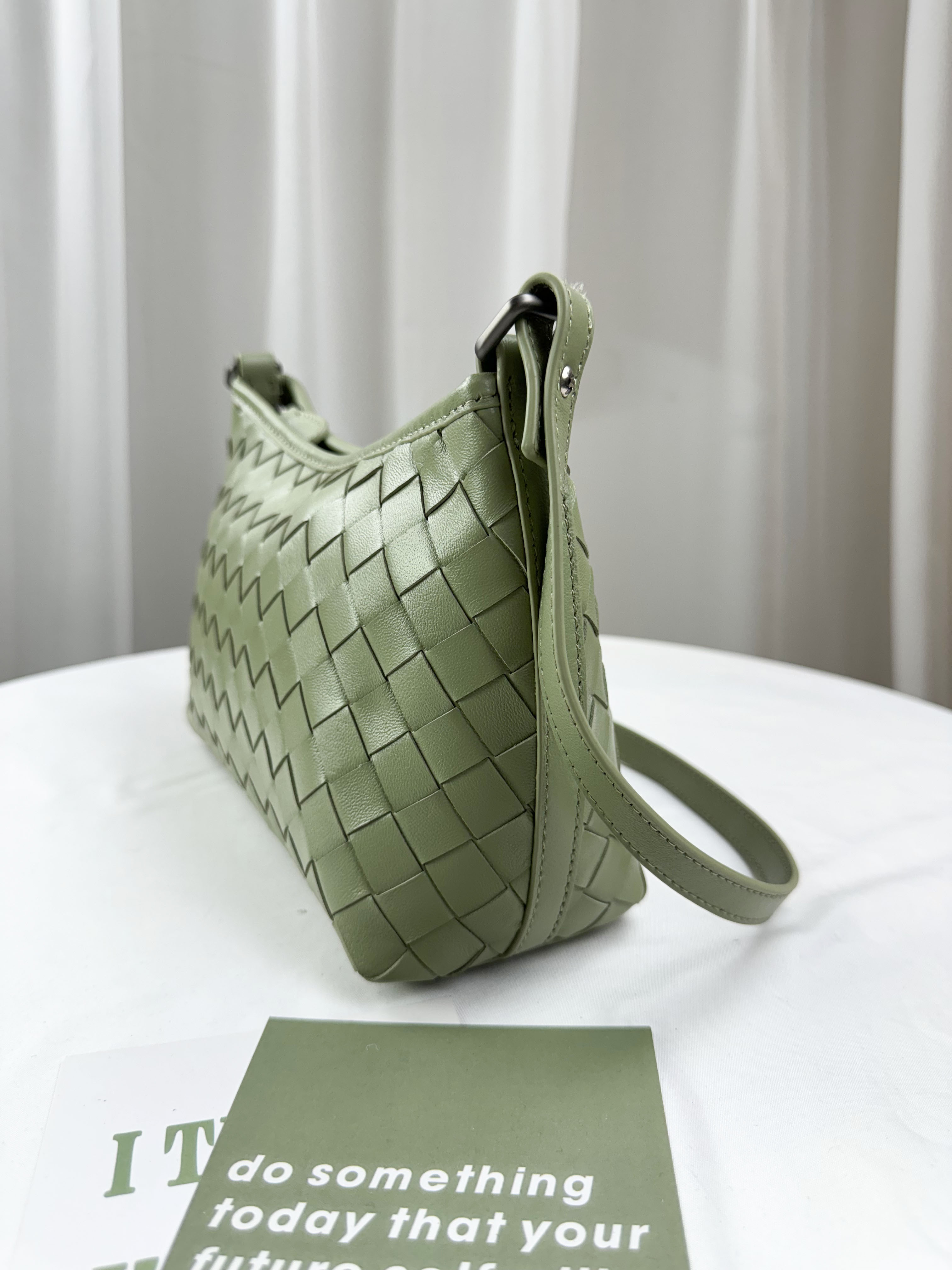 酪梨綠 細編織真皮牛皮側背包 #SM-3016