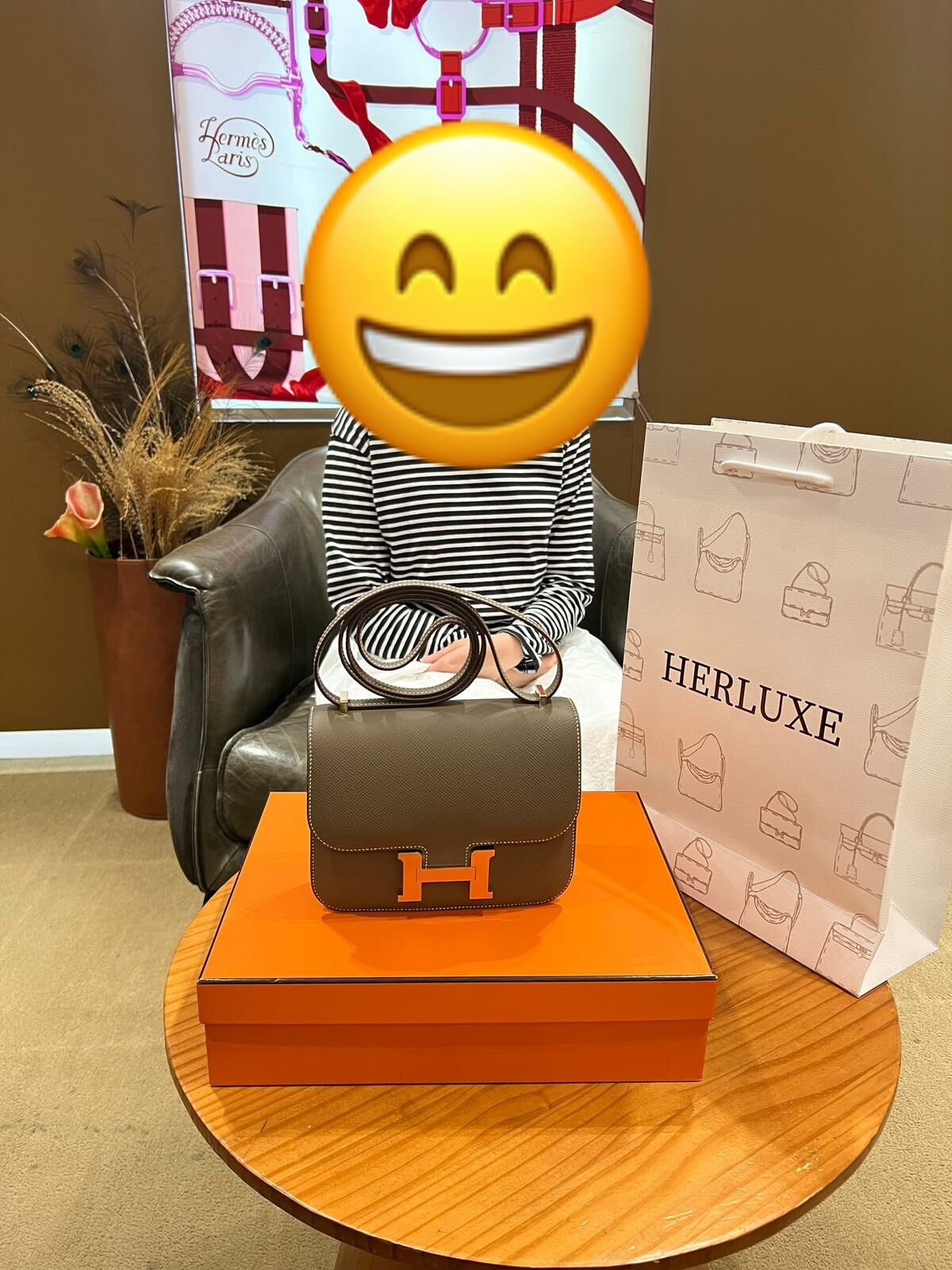 【 感謝支持 】爽快靚靚來pick up Constance mini大象金🐘🔑 靚靚大讚HERLUXE線上回復快👍🏻 門店同事又好nice😍 還幫手綁咗個蝴蝶結🎀 仲表示下次想買嘢一定會再幫襯我哋❤️ 強勁嘅實力總能吸引到優質客人🎉 我哋會繼續努力為大家搜購更多靚貨🤩 多謝你嘅支持與信任🫶💪