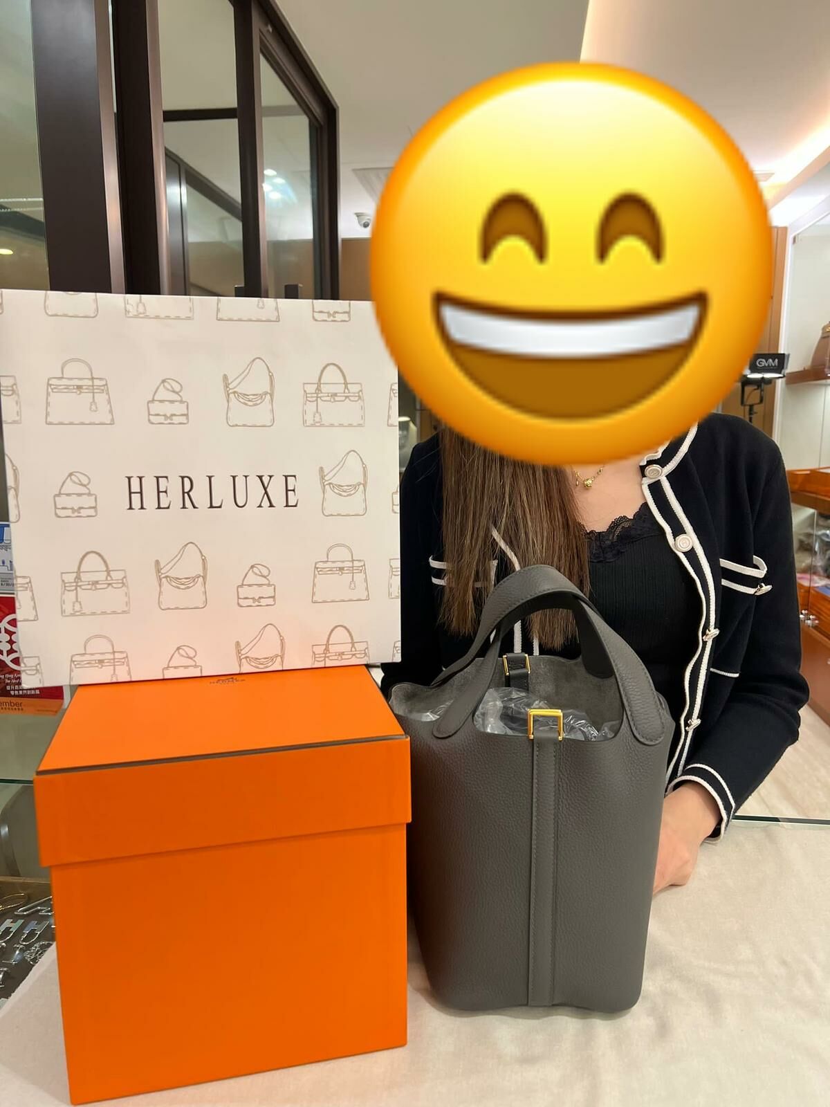 【 感謝支持 】爽快靚靚一眼睇中P18石墨灰😍 十分喜歡呢隻袋☺️ 即刻拍板埋單🥳 靚靚一直有留意HERLUXE新資訊📩 今次購物體驗非常開心滿意❤️ 多謝你嘅支持🫶
