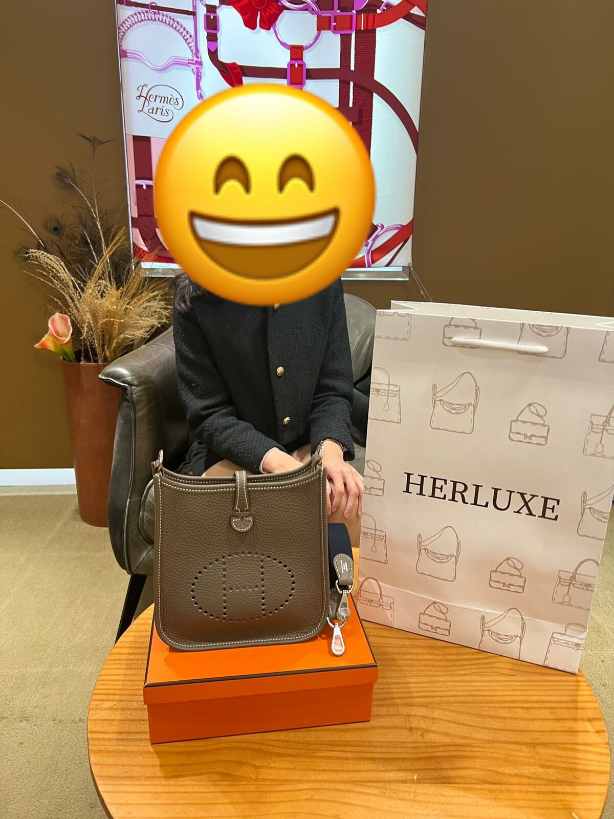 【 感謝支持 】爽快靚靚來pick up Mini E大象灰拼靛藍色肩帶🎉  靚靚大讚HERLUXE員工好好👍🏻 對實物都好滿意❤️ 多謝你嘅支持與信任🫶💪