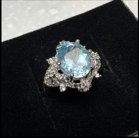 優雅水藍托帕石戒指