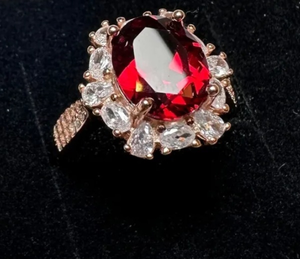 奢華名媛紅石榴戒指