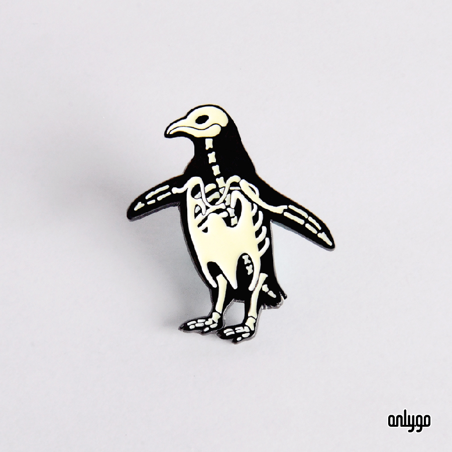 動物の型蓄光バッジ（ペンギン）
