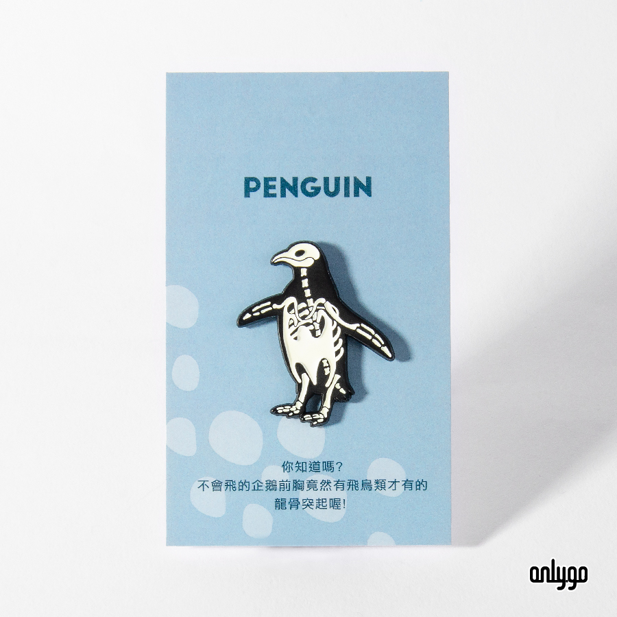 動物の型蓄光バッジ（ペンギン）