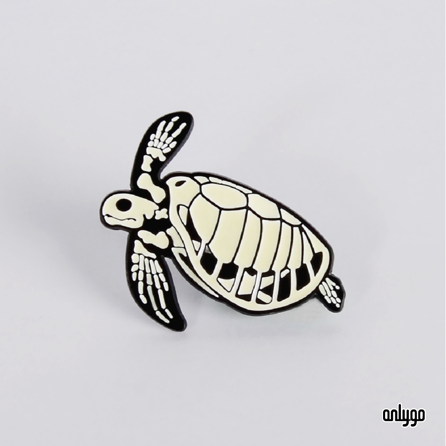 動物の型蓄光バッジ（ウミガメ）
