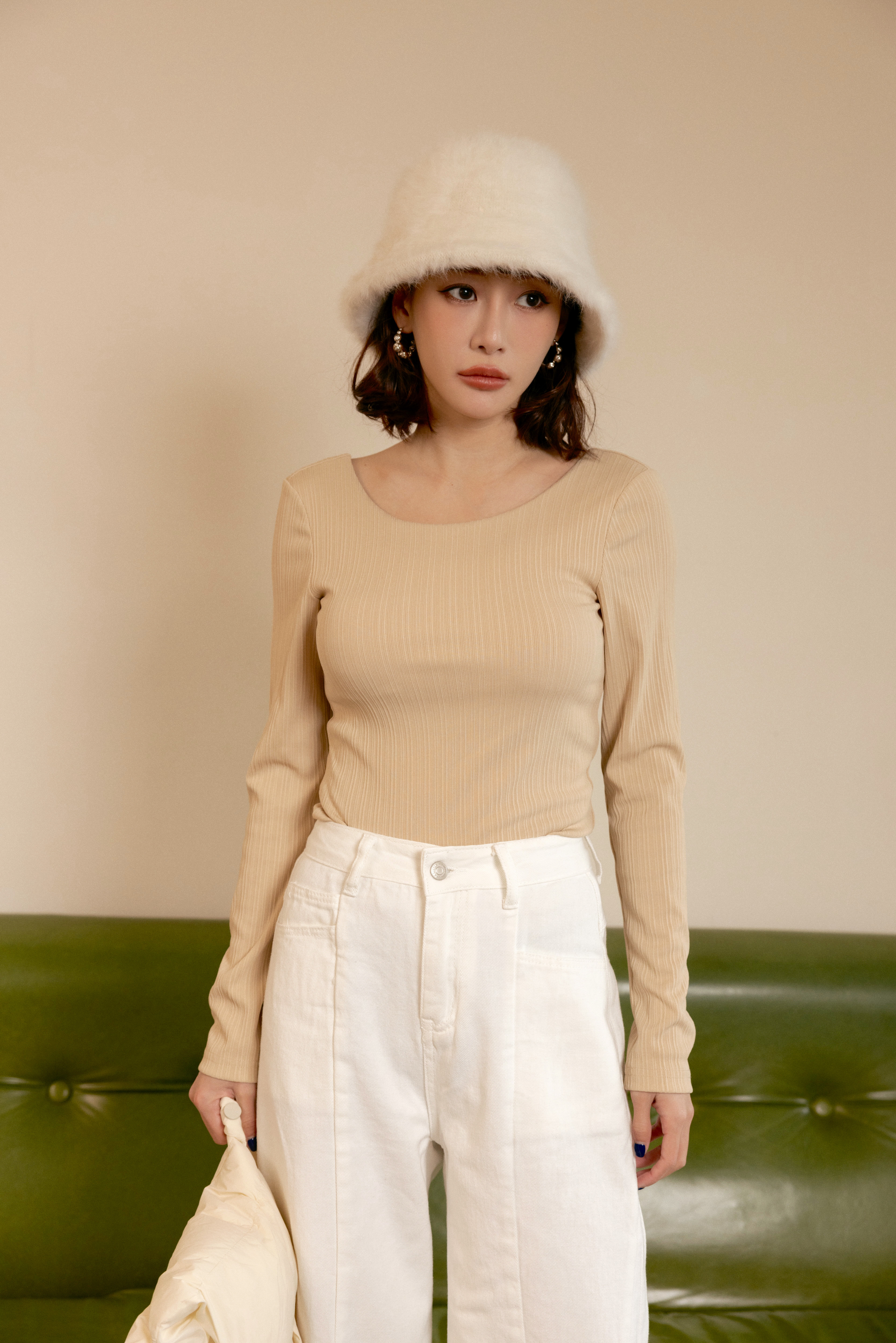 大Ｕ露背長袖BRA TOP上衣（3尺寸/奶茶色）