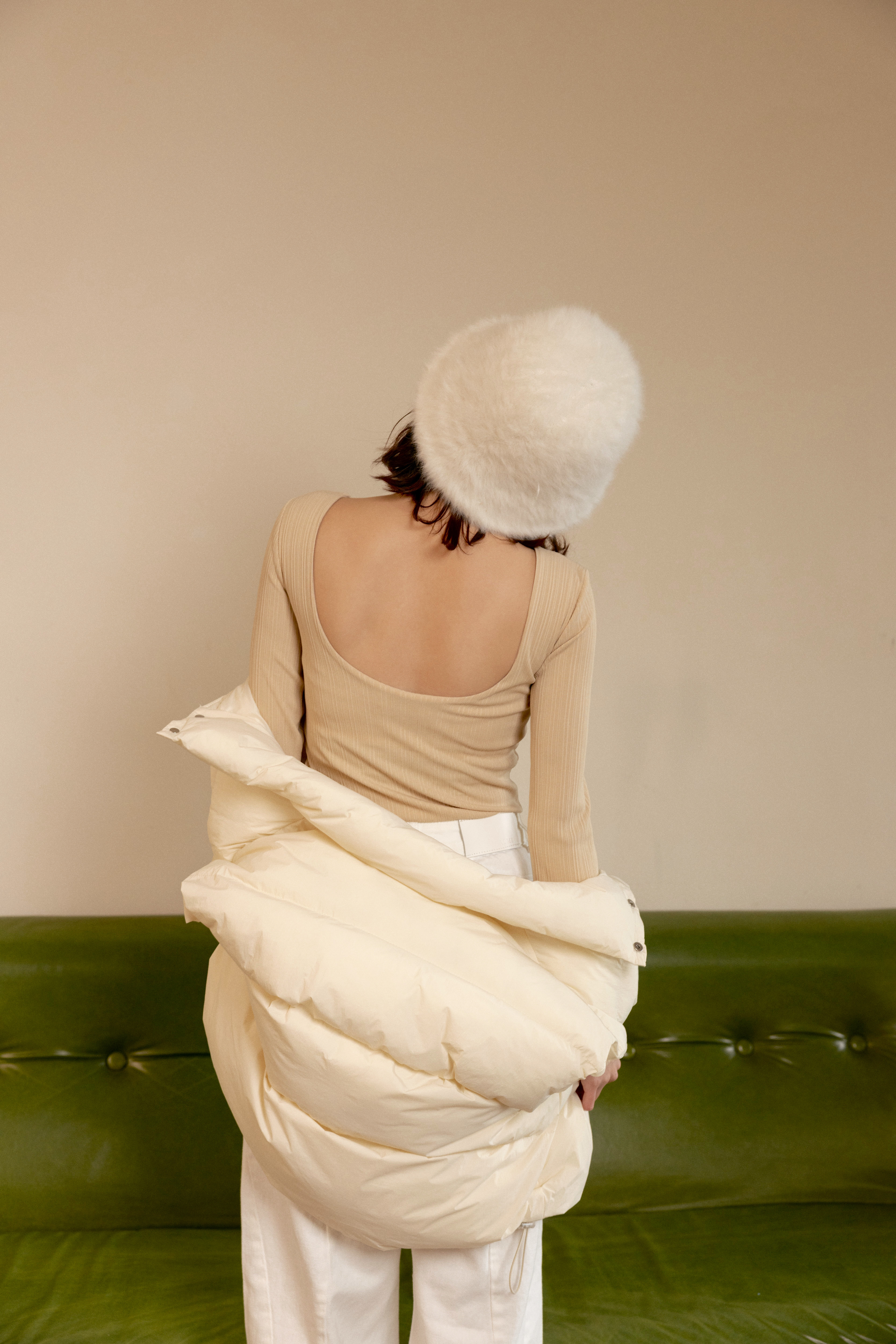 大Ｕ露背長袖BRA TOP上衣（3尺寸/奶茶色）