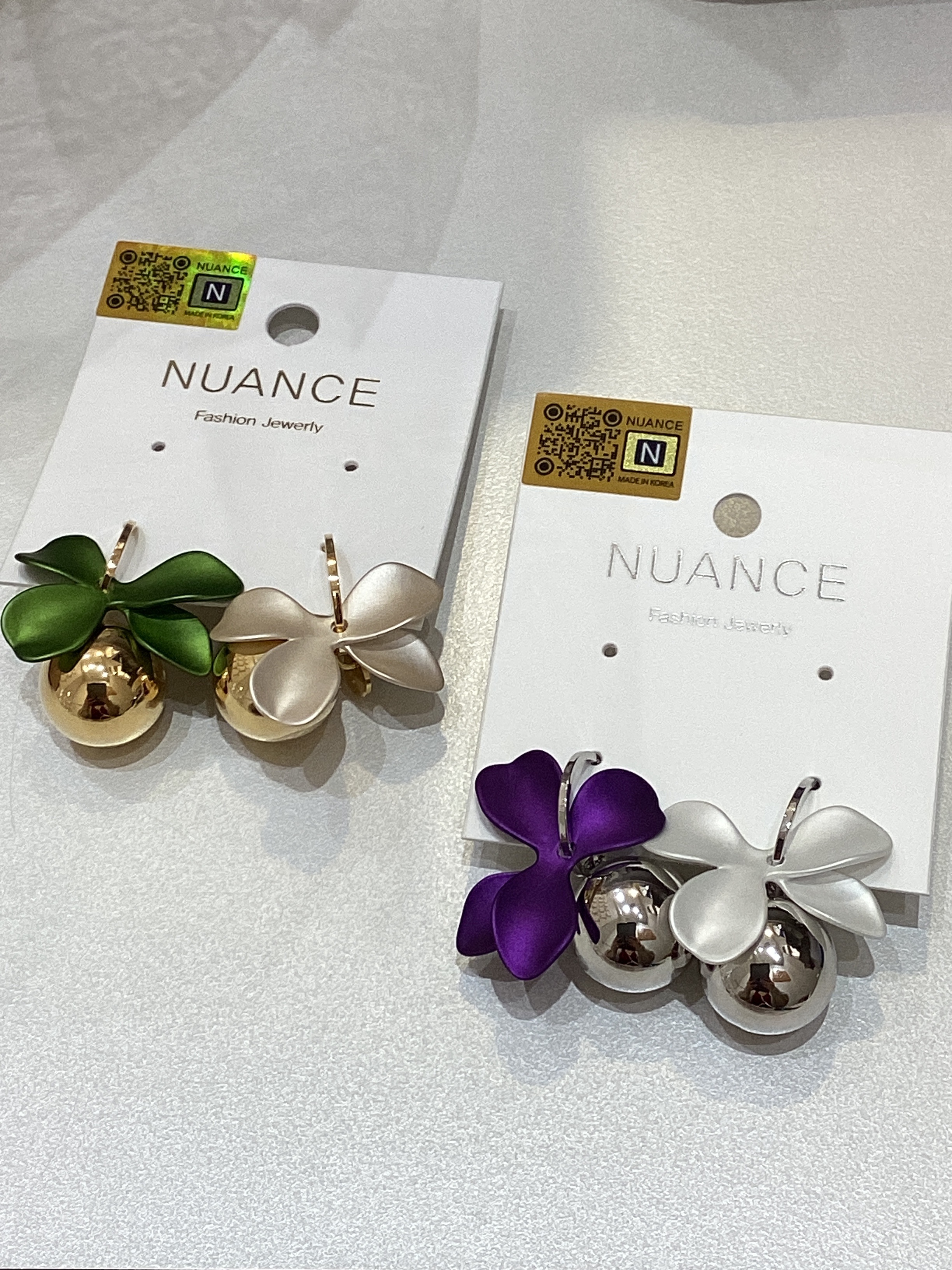 Nuance雙色花花加波波耳環