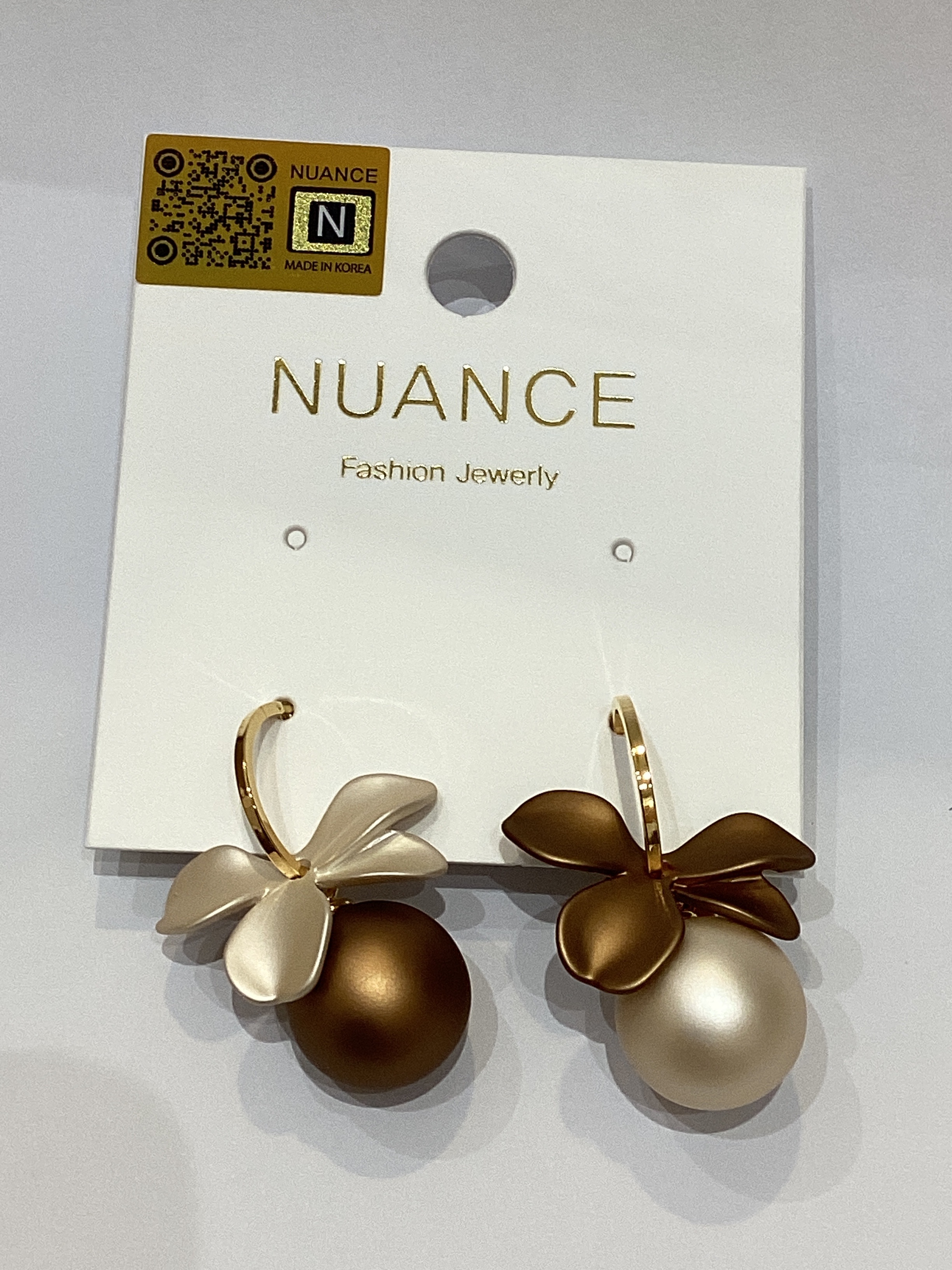 Nuance啡色磨砂花花拼波波耳環