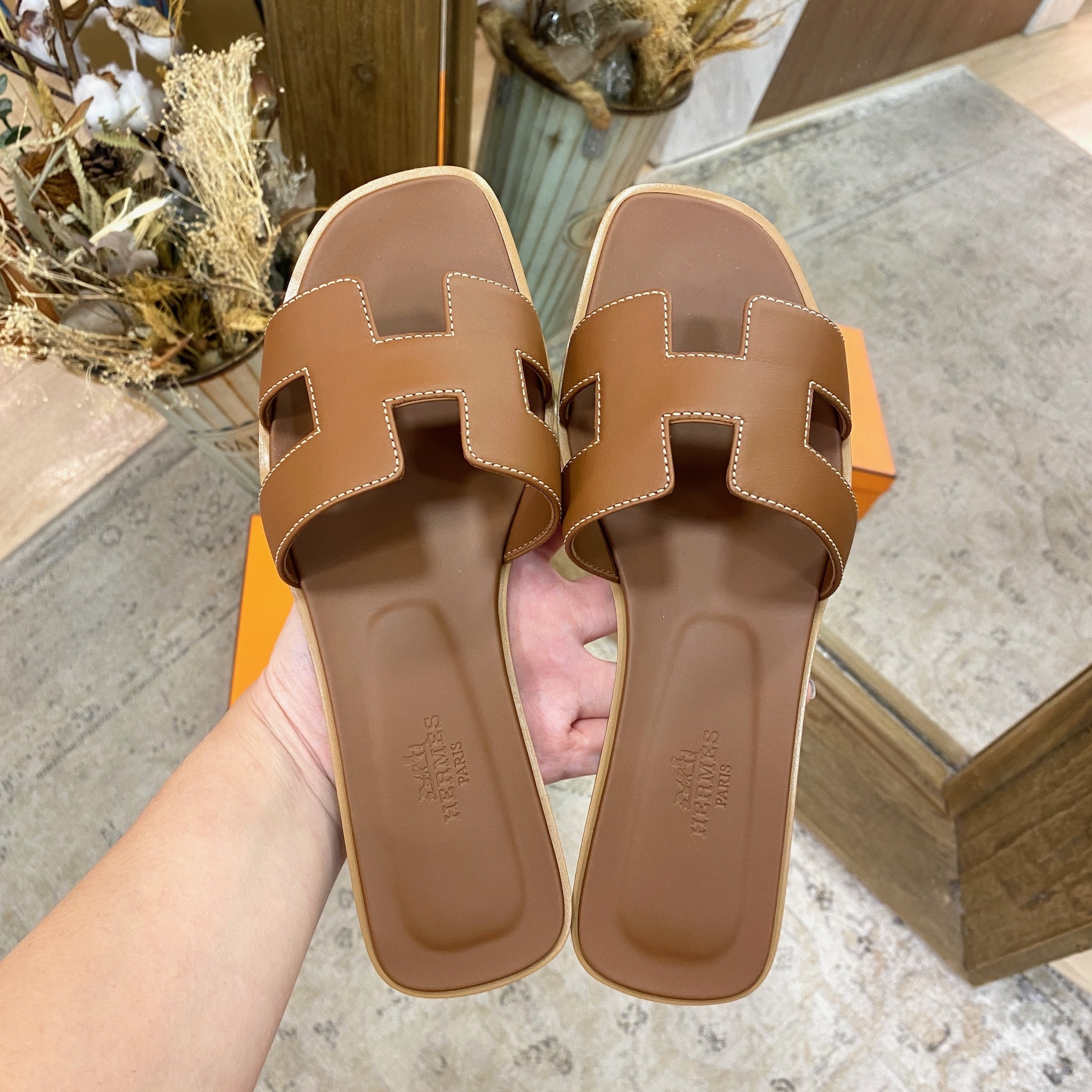 Unused] Hermes oran sandals 36.5 gold