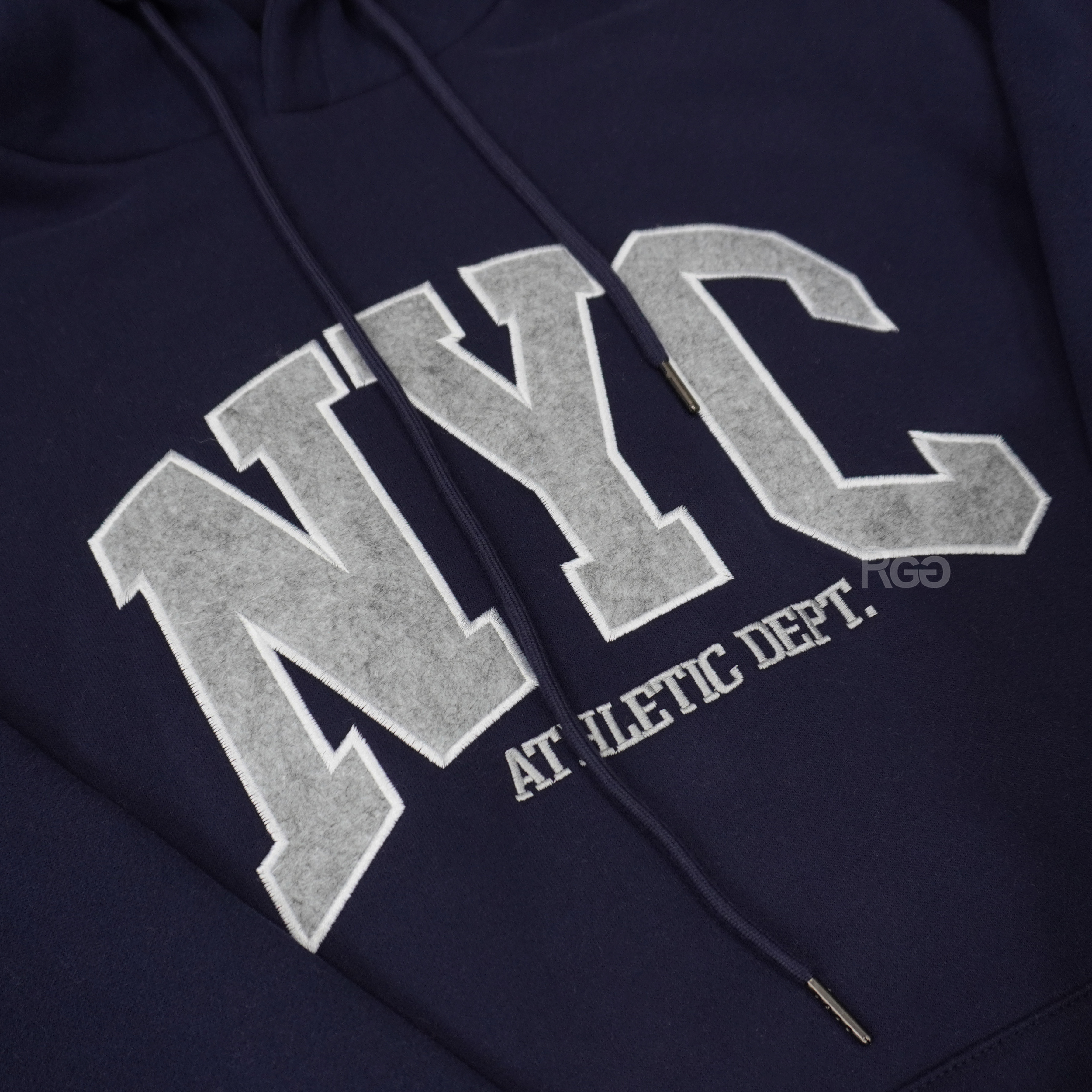 #80442 厚磅內刷毛刺繡 NYC字母帽T細節照