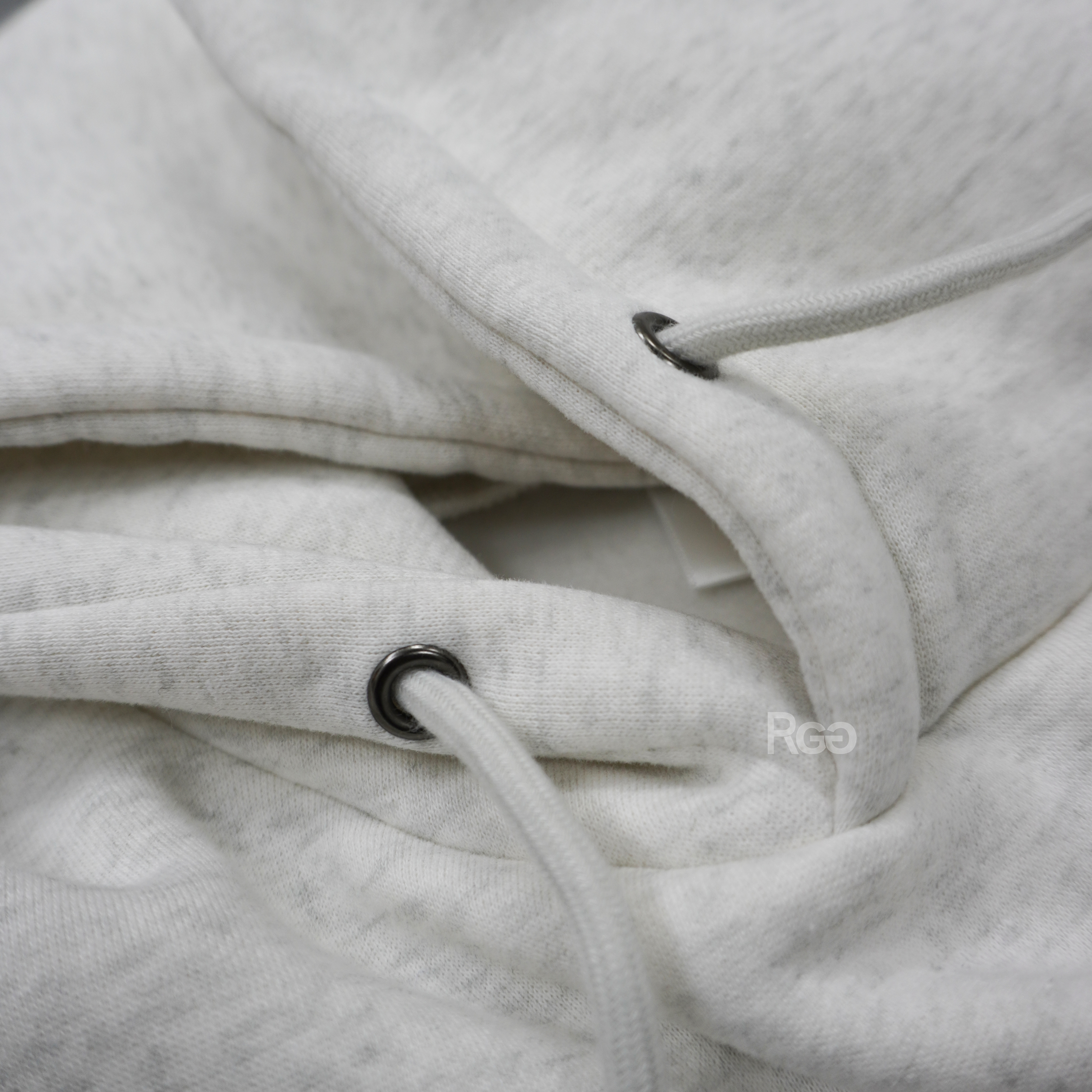 #80442 厚磅內刷毛刺繡 NYC字母帽T抽繩細節照